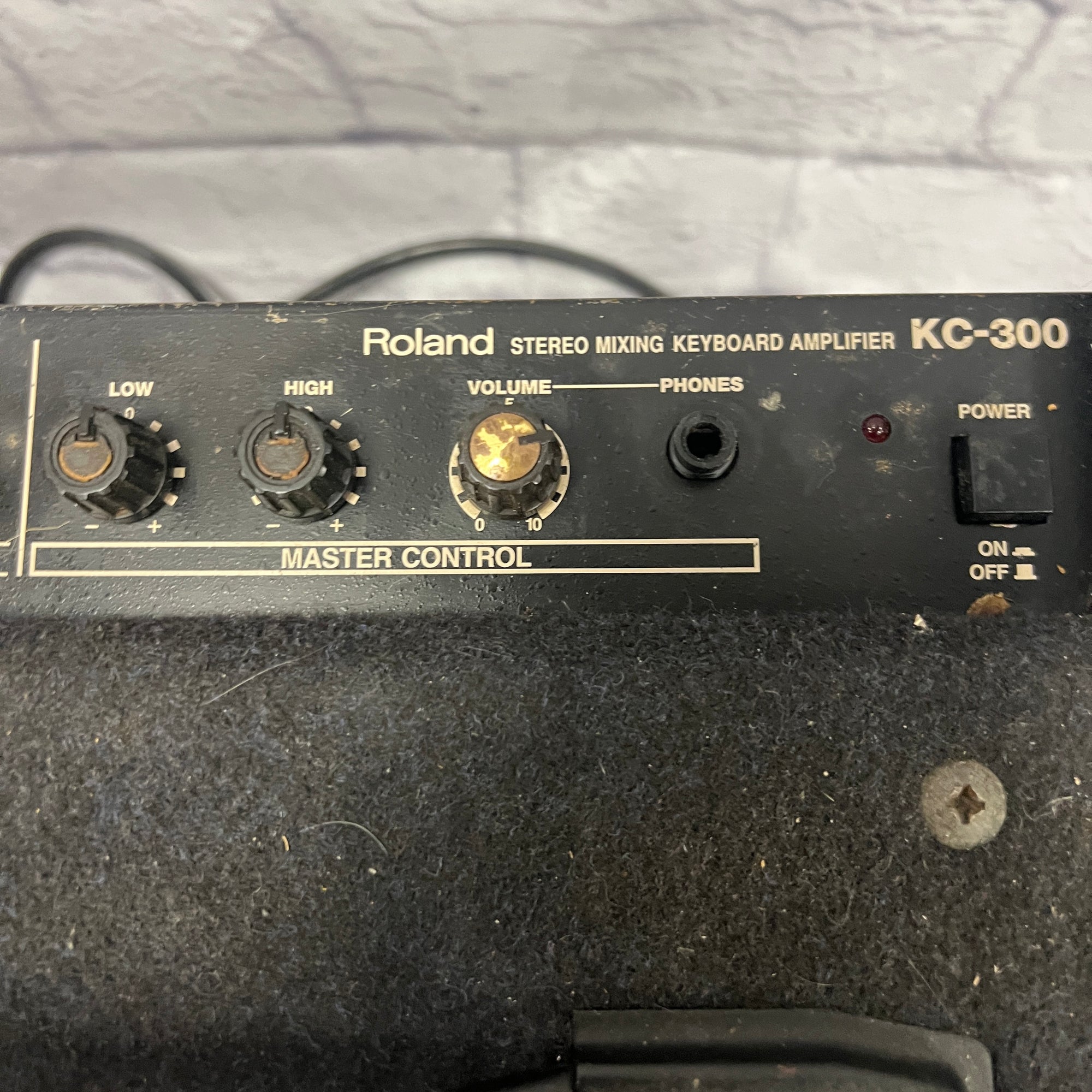 Roland KC-300 Keyboard Combo Amp - Evolution Music