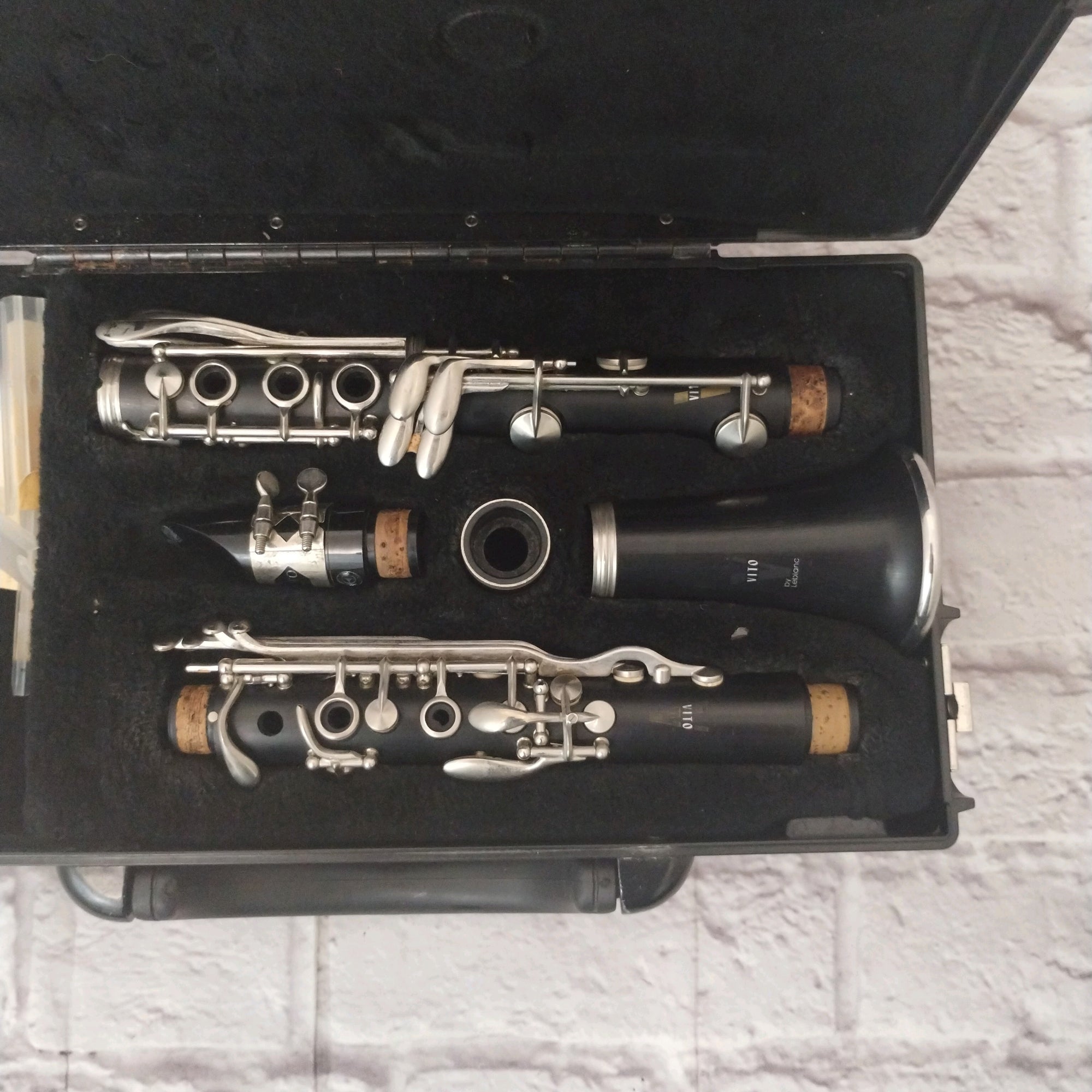 Vito 7214 Clarinet W/ Case