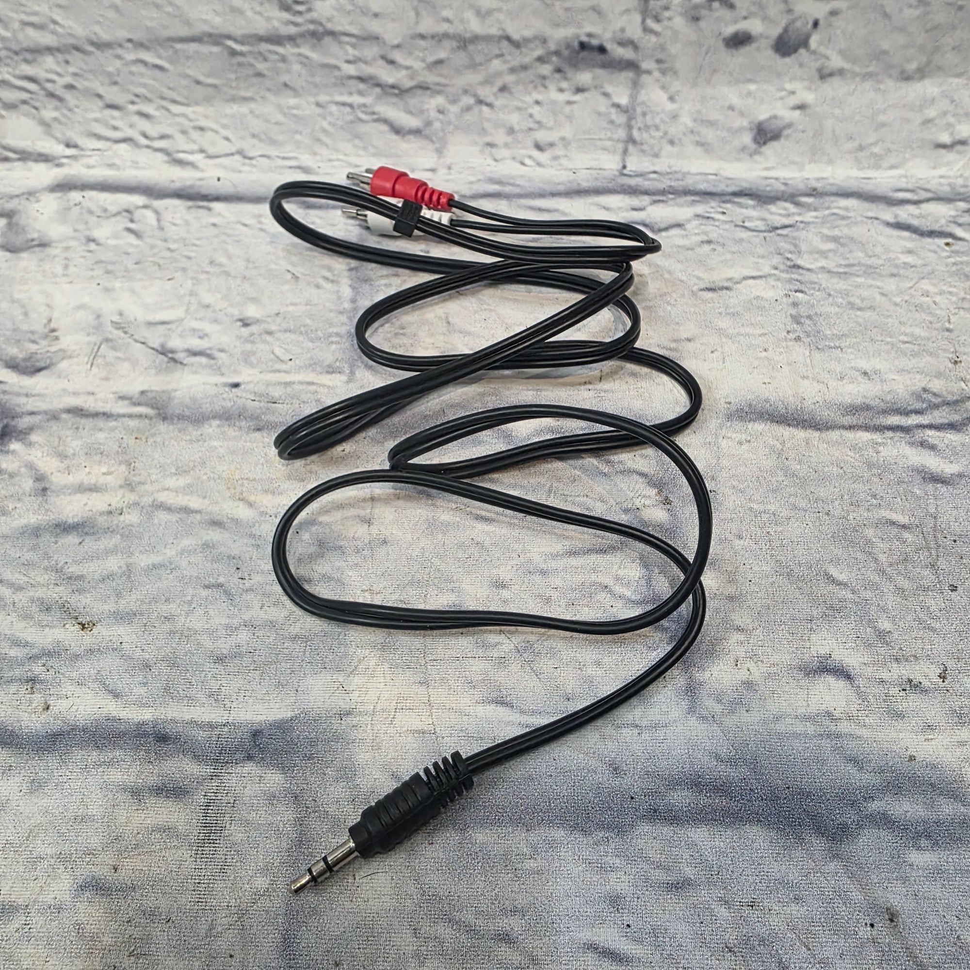 Unknown Unknown  1/8 inch (3.5mm) Stereo Jack to 2 Male RCA Y Cable  Cable