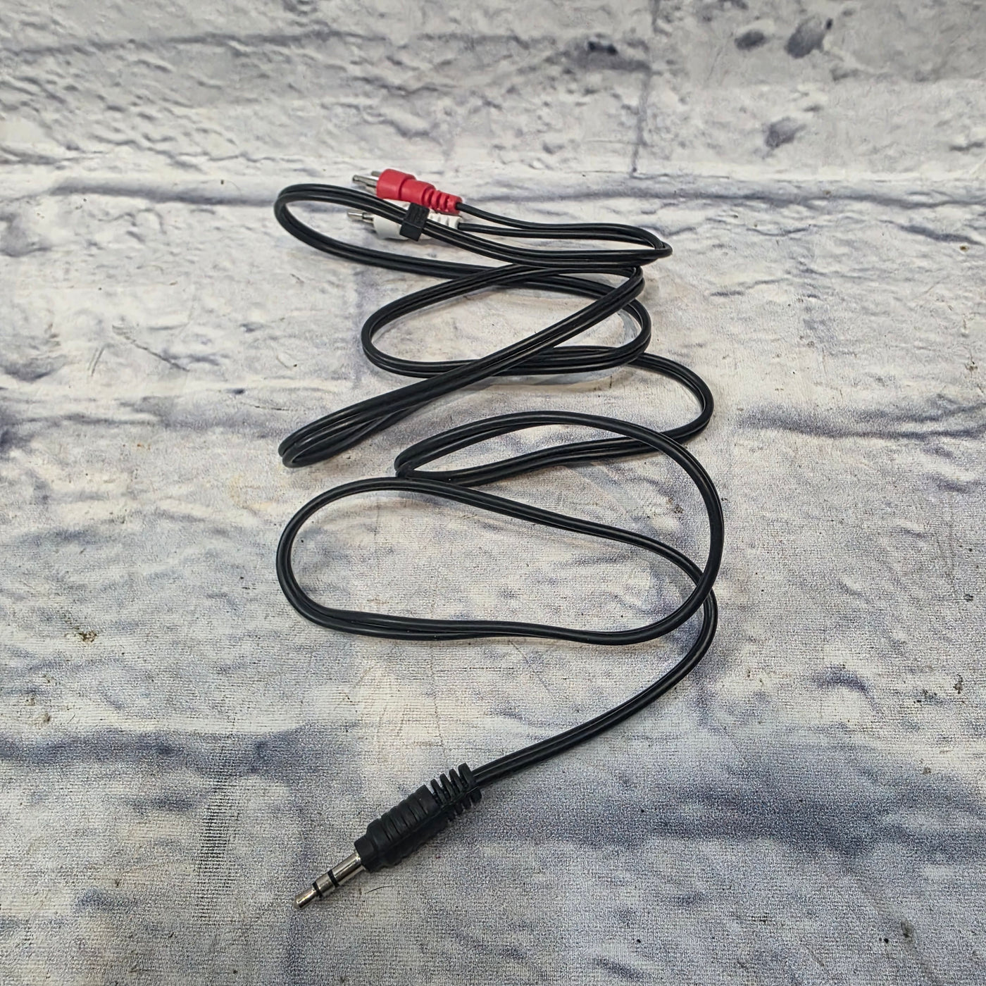 Unknown Unknown  1/8 inch (3.5mm) Stereo Jack to 2 Male RCA Y Cable  Cable