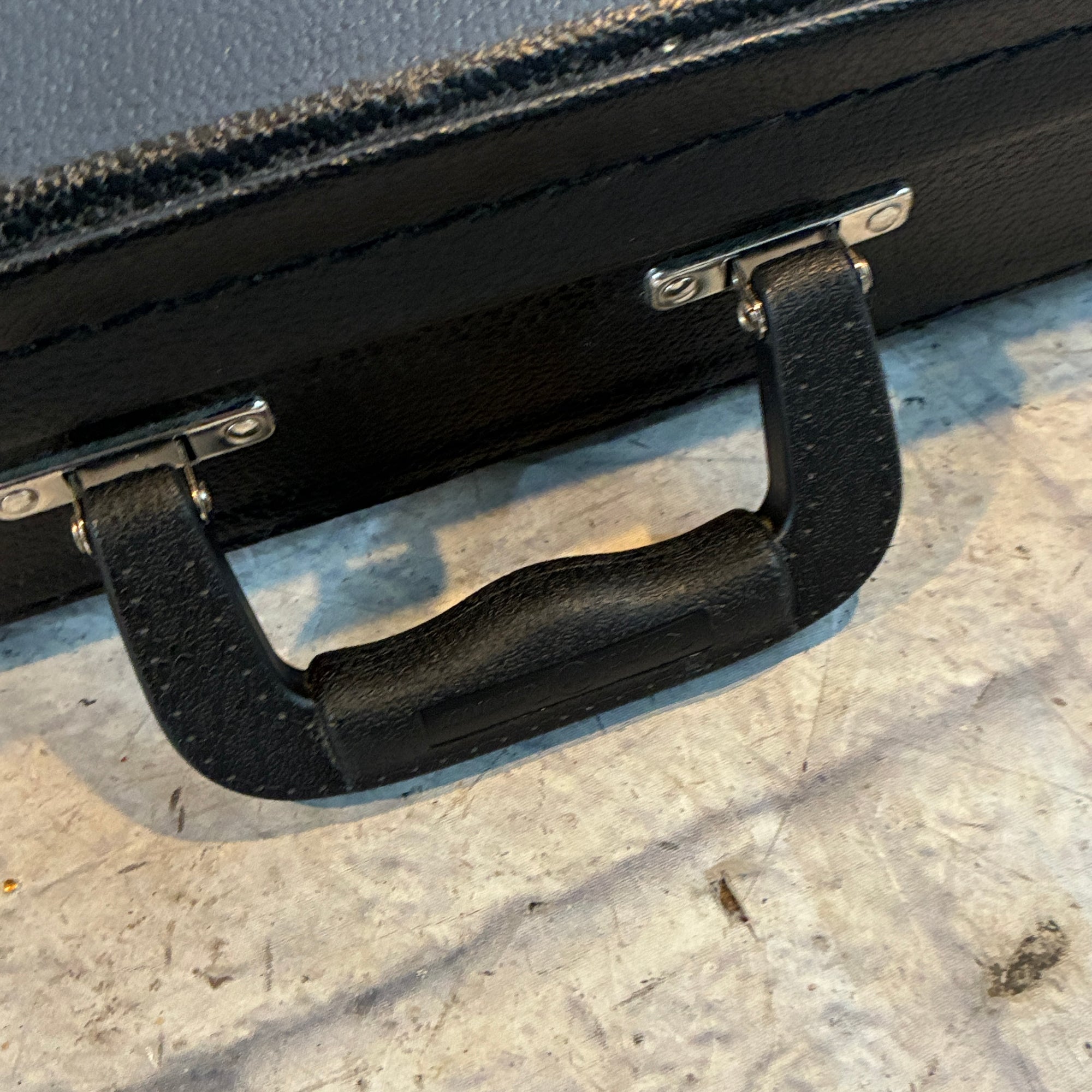 Roadrunner Hardshell Guitar Case  Hard Case