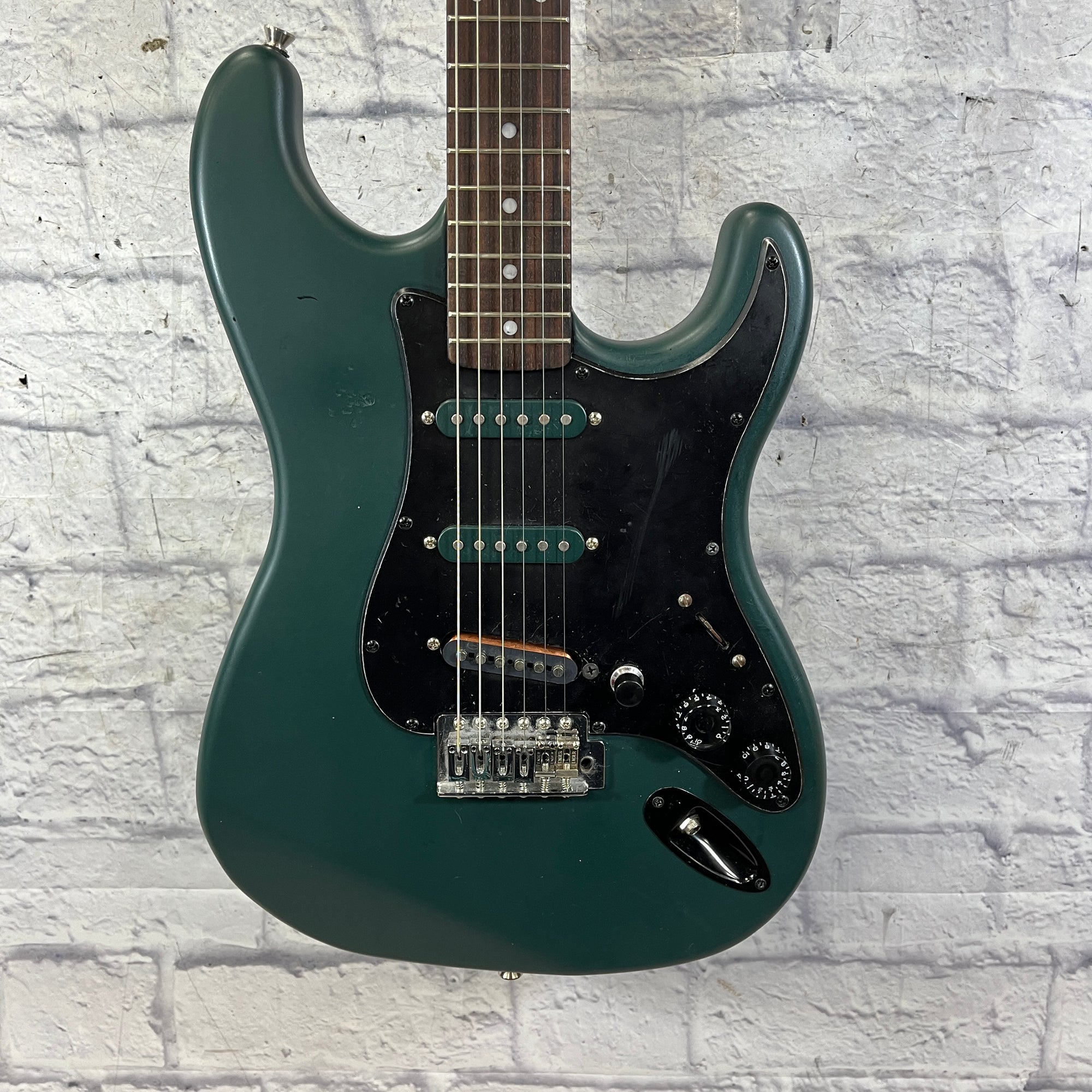 Starcaster Strat Modded Refinished Killswitch - Evolution Music