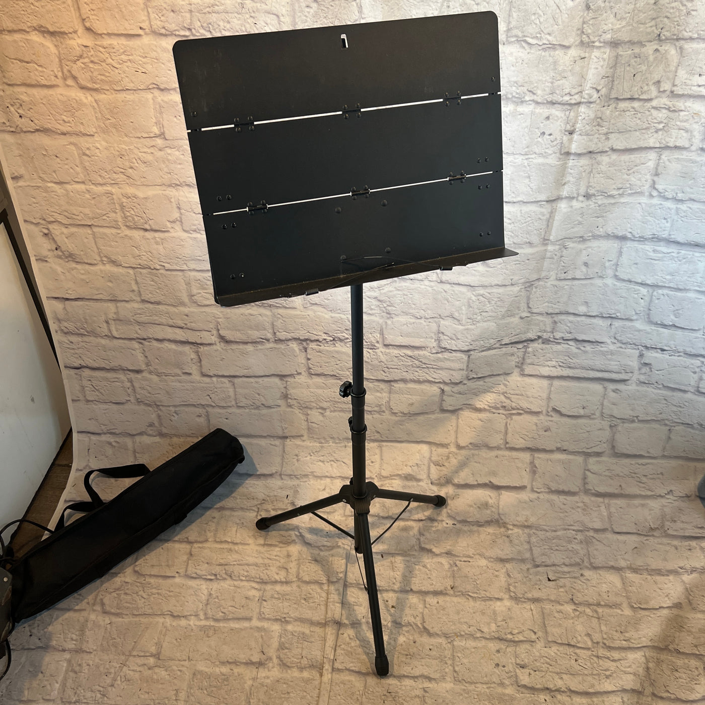 Cahaya Foldable Conductor Music Stand with Bag Sheet