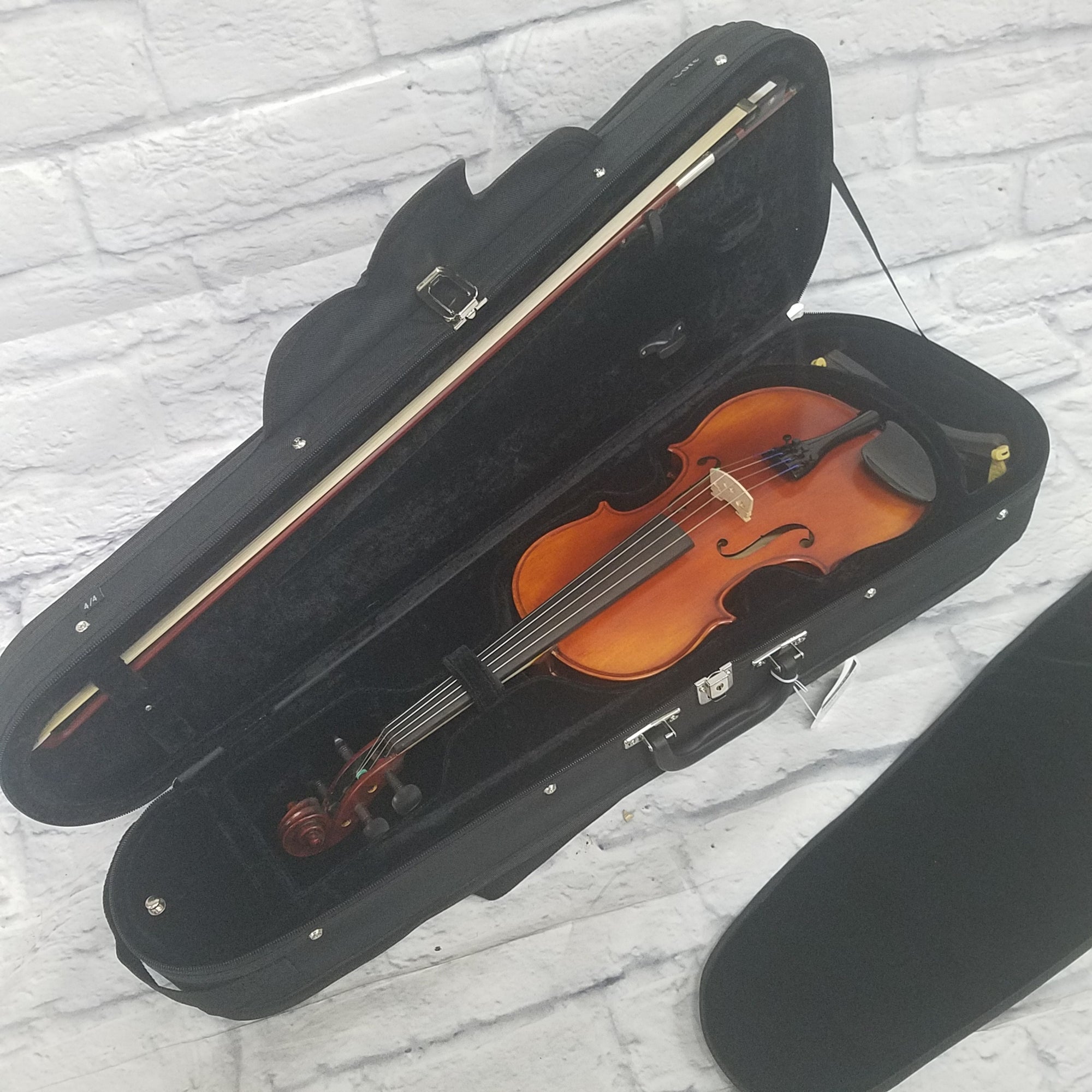 Hal Leonard Essential Elements for Strings  Violin Book 1