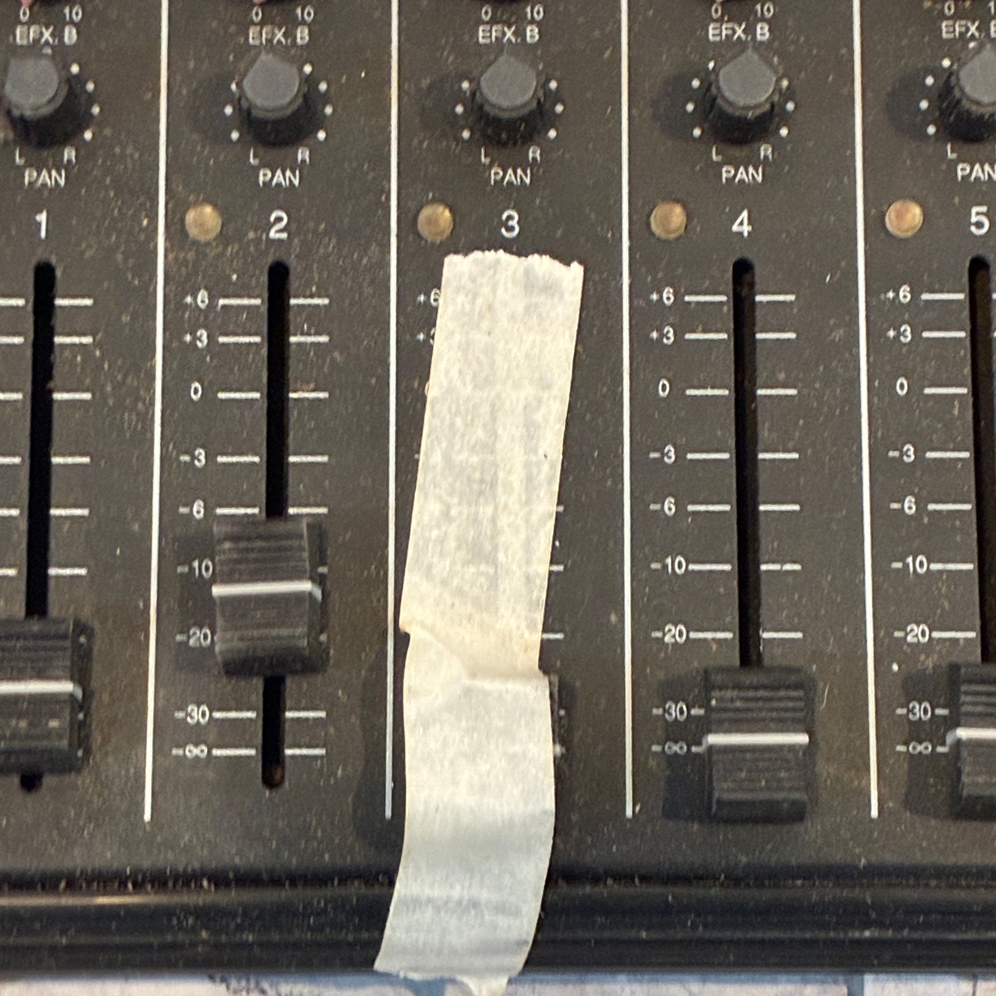 Peavey Unity 2000 12 Channel Mixer with Case Mixer