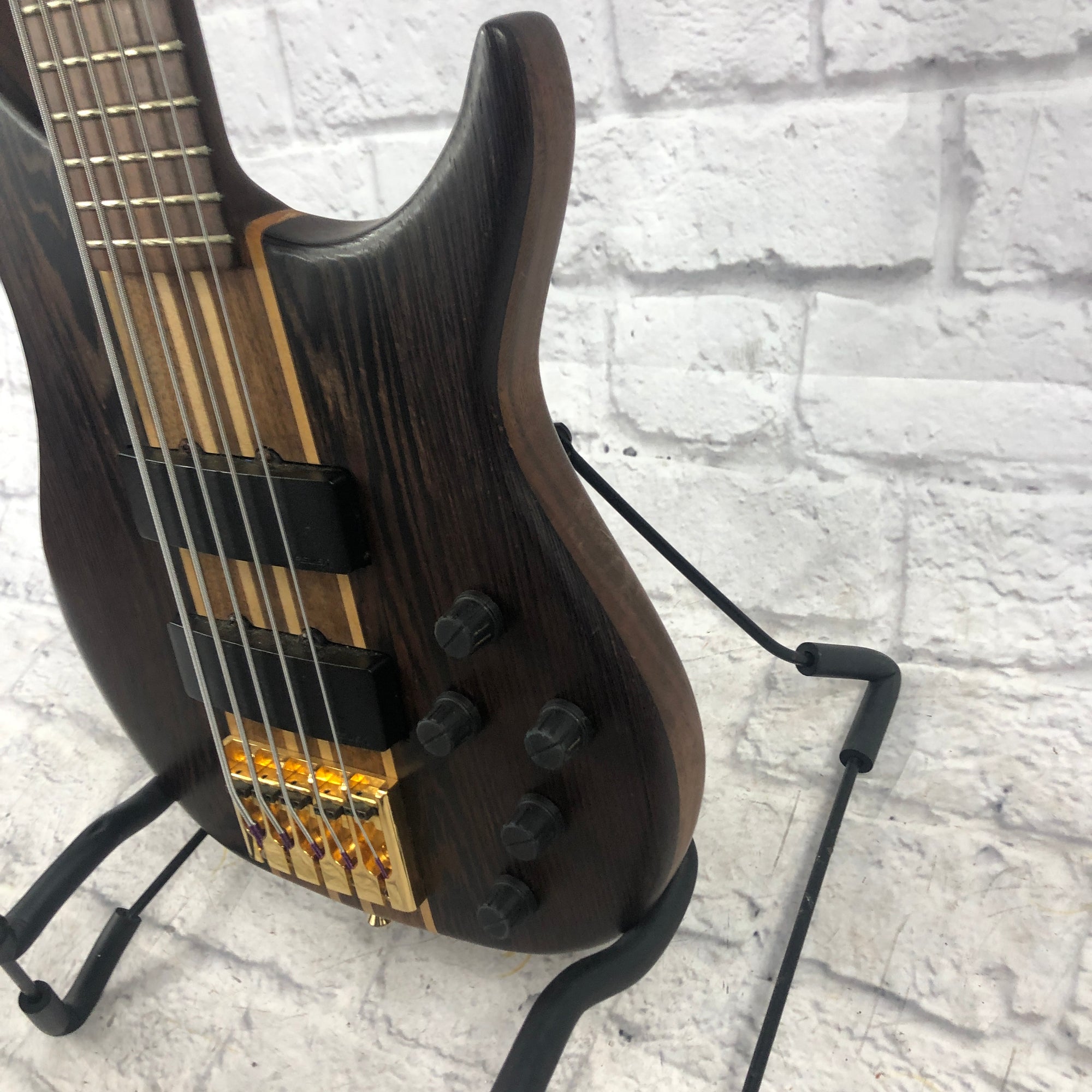 Peavey Cirrus 5 String Bass Guitar - Evolution Music