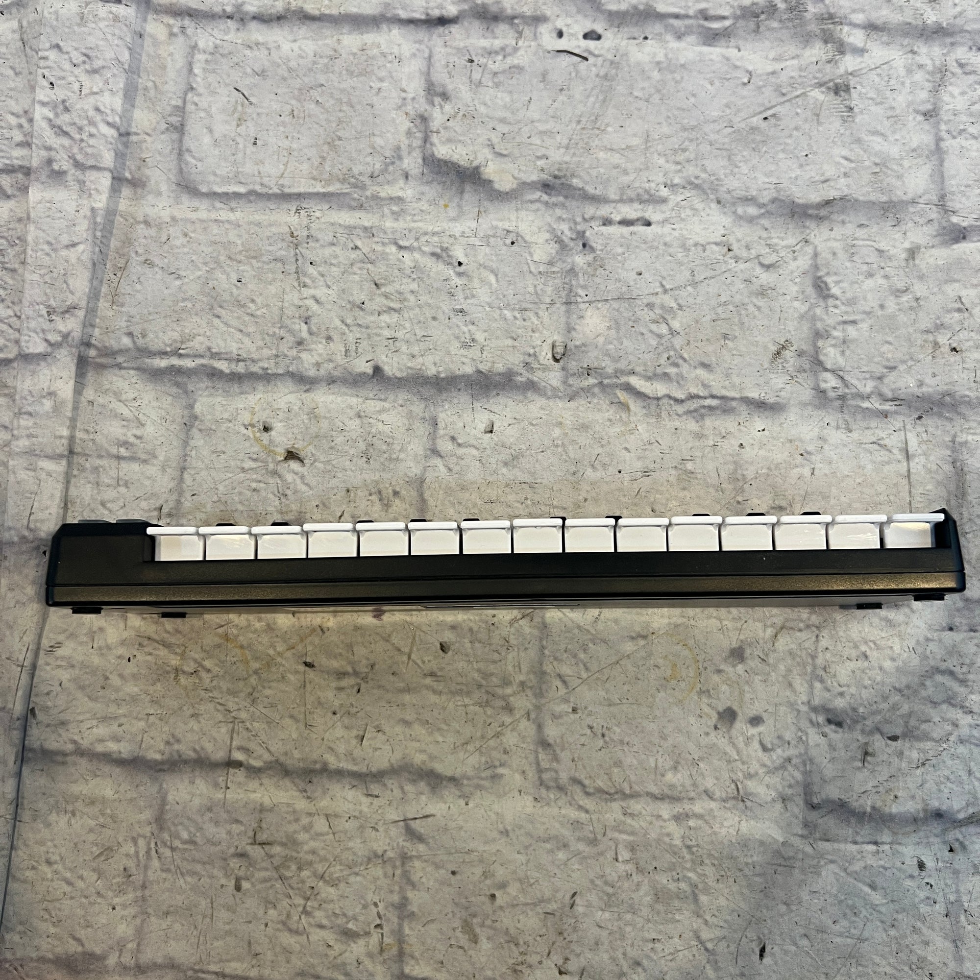Akai LPK25 25-Key Mini MIDI Controller