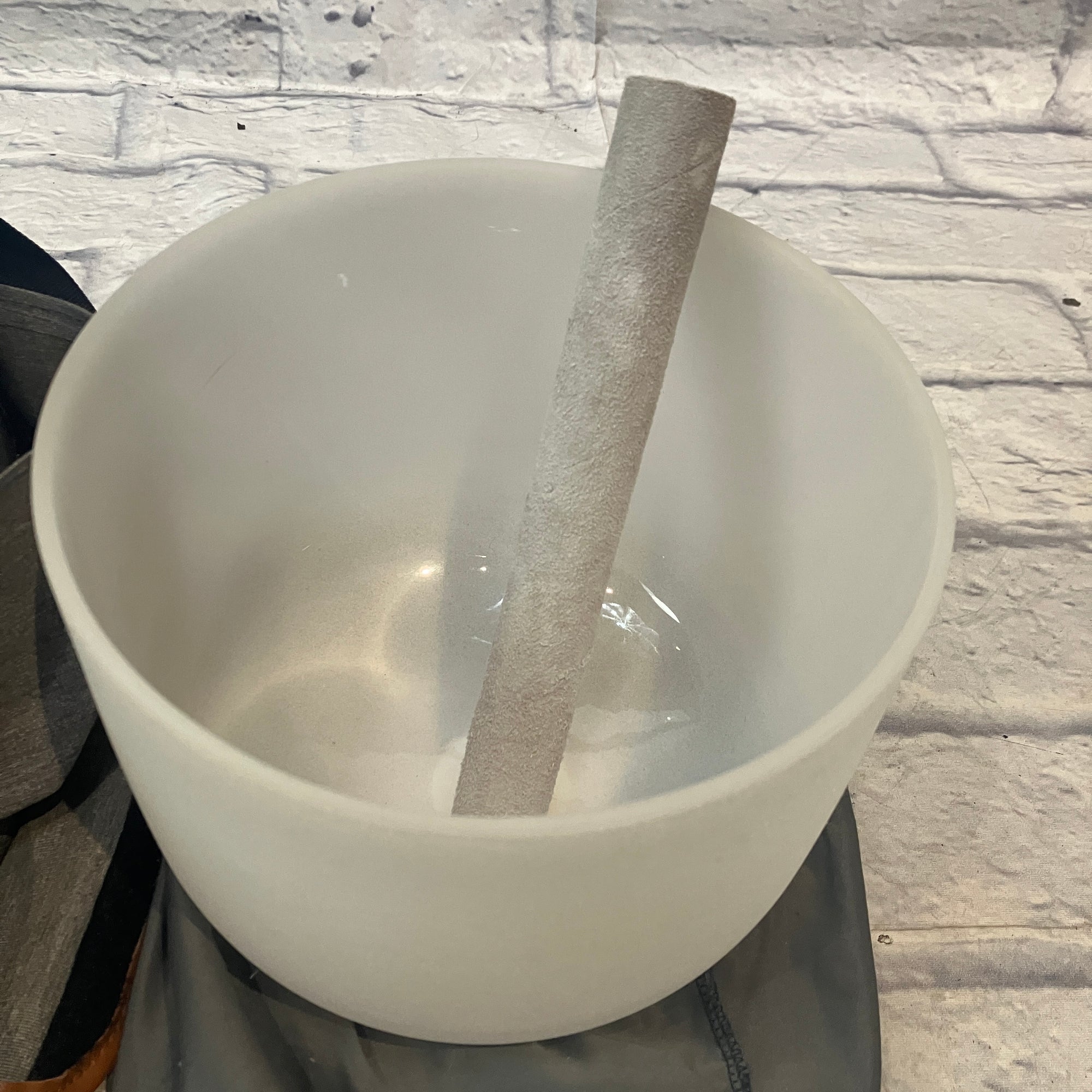 Ryan Dvan Singing Bowl in F w/ Case and Mallet