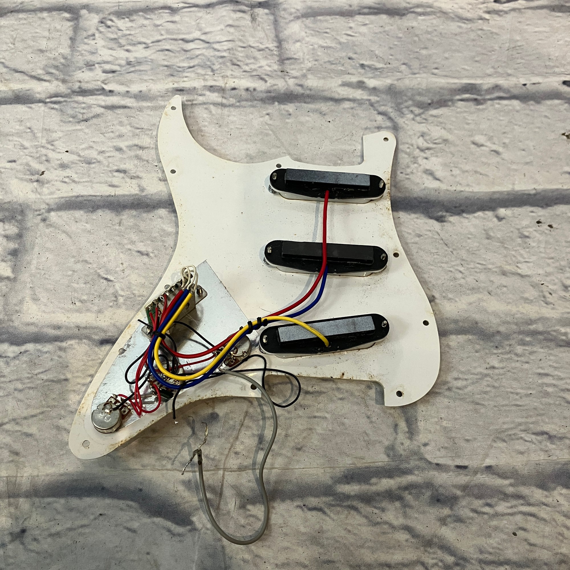 Unknown Loaded Strat Pickguard - Offwhite