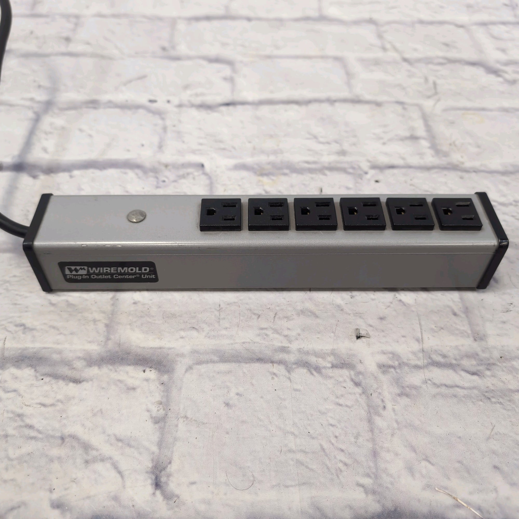 Wiremold 6 Outlet 15 Amp Power Strip