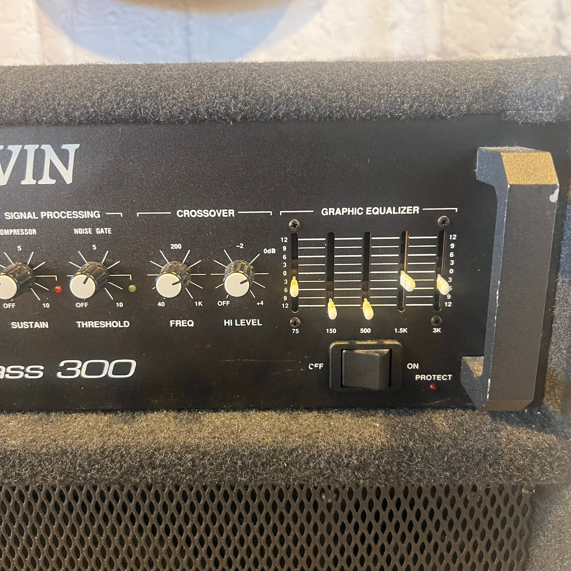 Carvin Pro Bass 300 1x15 Combo Amp Bass
