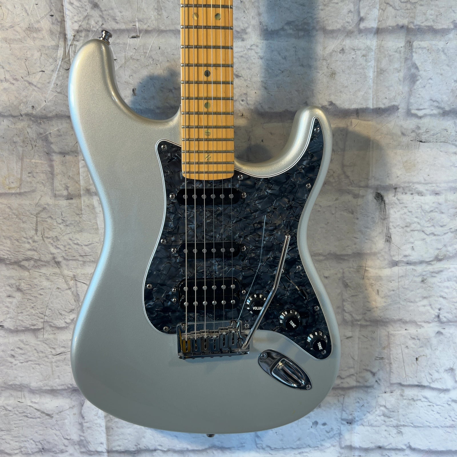 Fender 2004 American De;luxe Stratocaster Silver with Case Electric Guitar