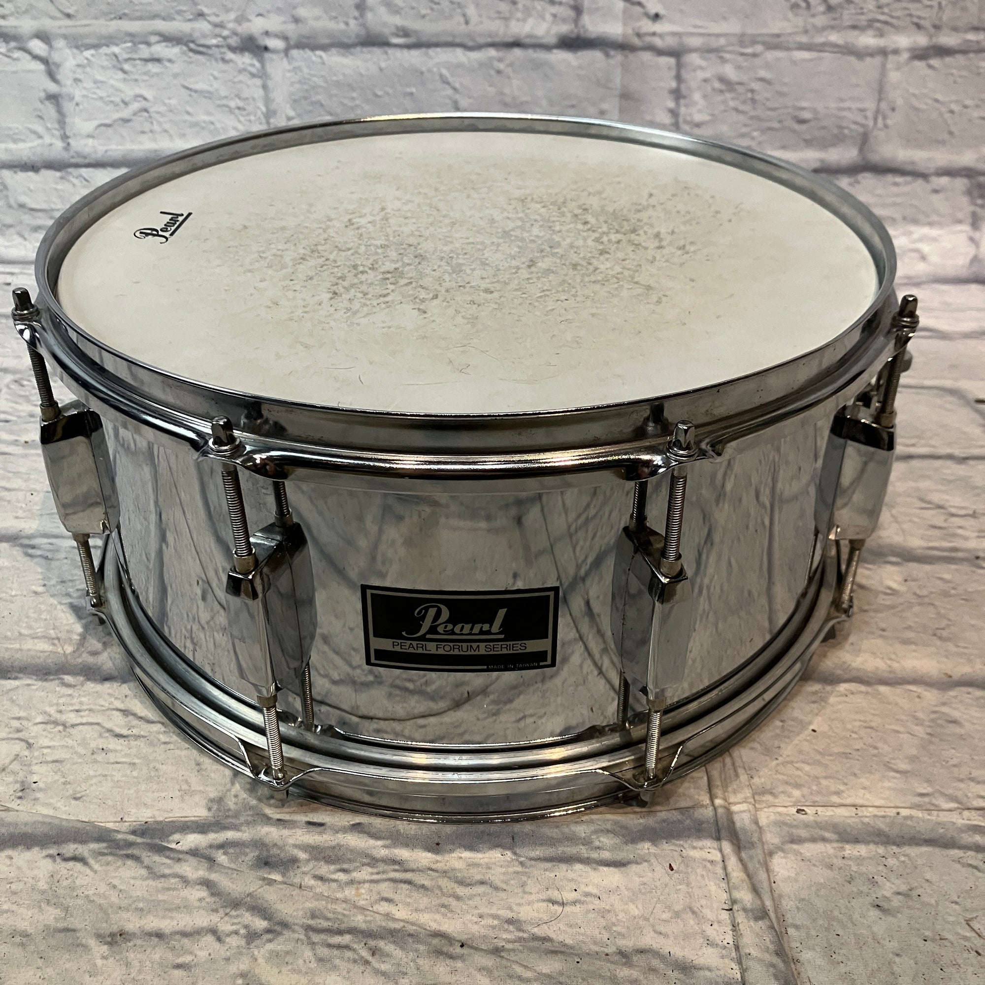 Pearl Forum Series Steel Snare Drum 6.5 Pearl Forum Series Steel Snare Drum 6.5