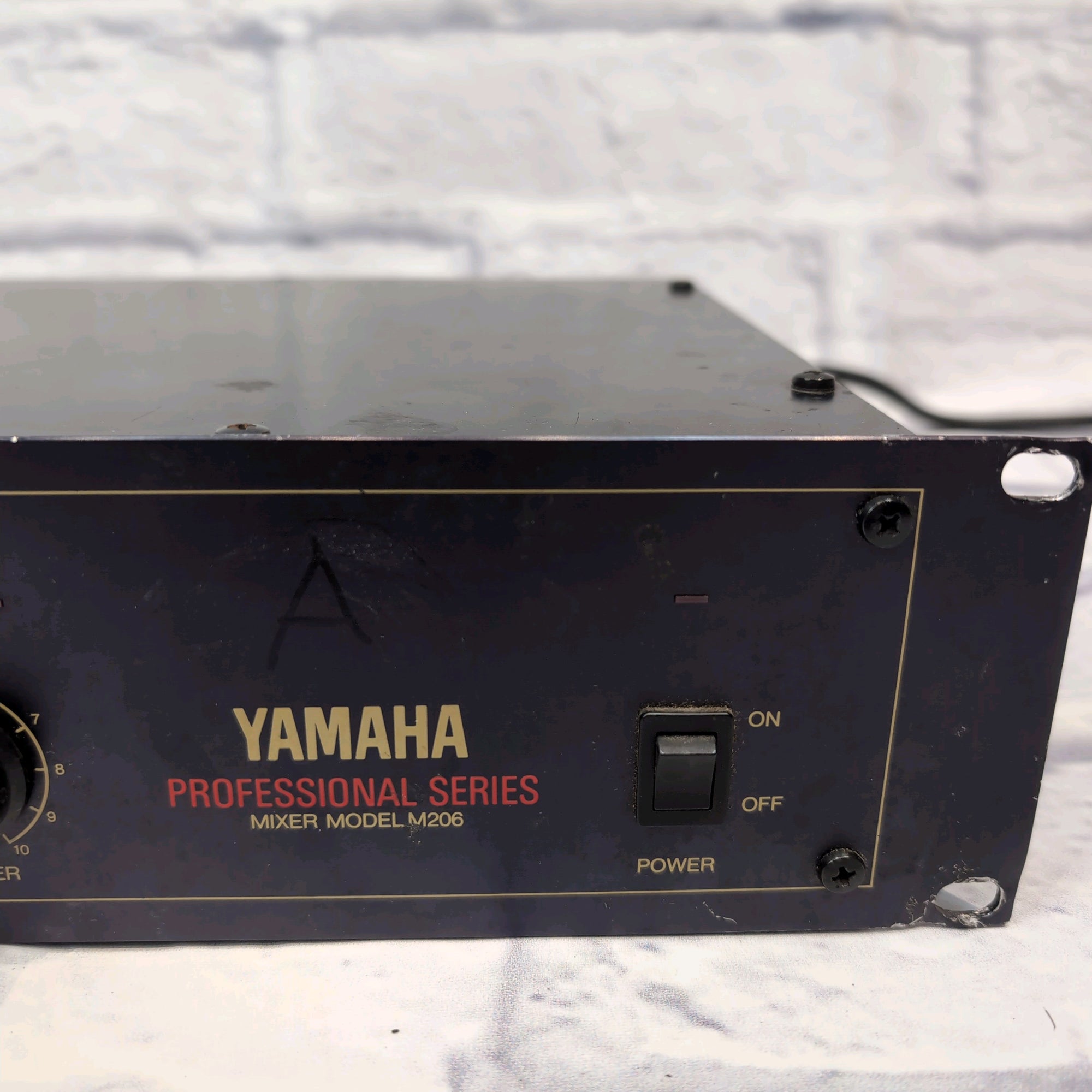 Yamaha Professional Series Mixer Model m206