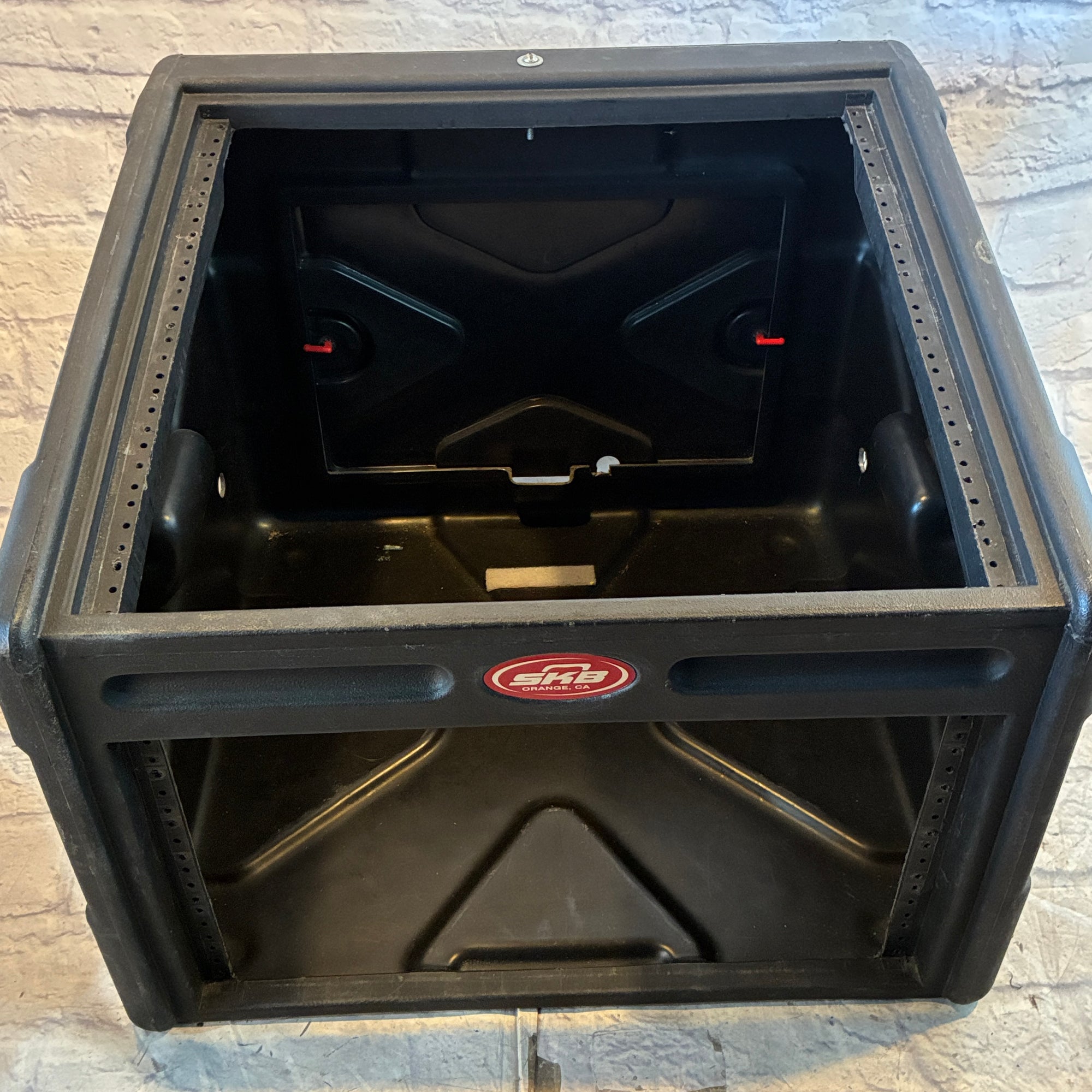 SKB Slant Mixer Case w 6U Rack and Cover