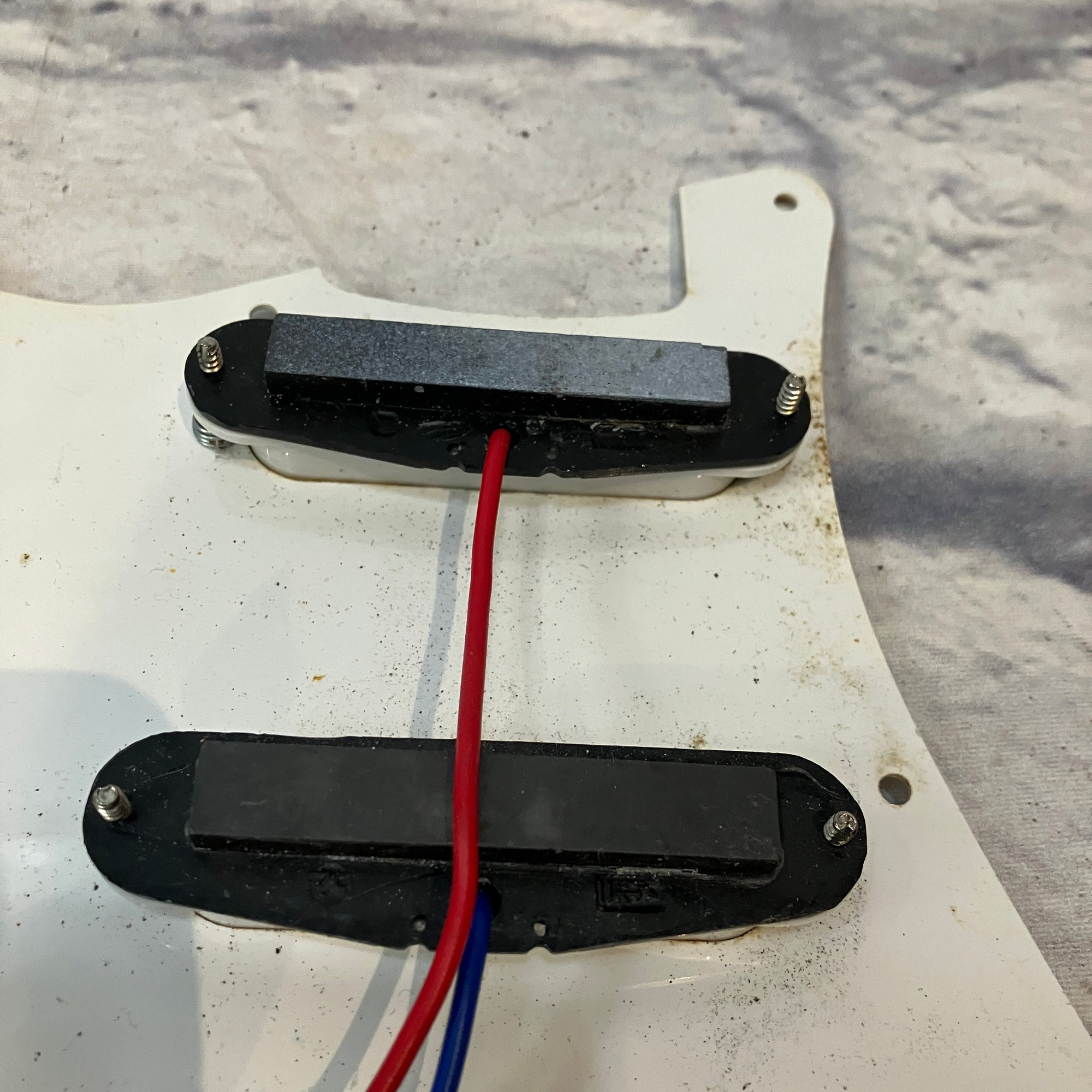 Unknown Loaded Strat Pickguard - Offwhite