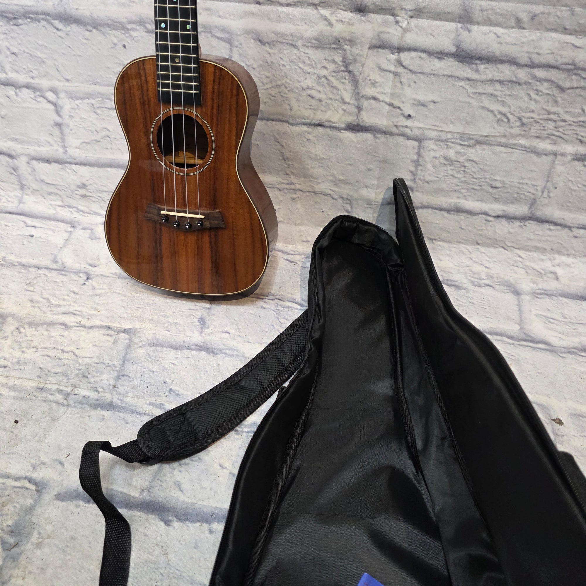 Ranming RMUK-23-XS With Case Ukuleles