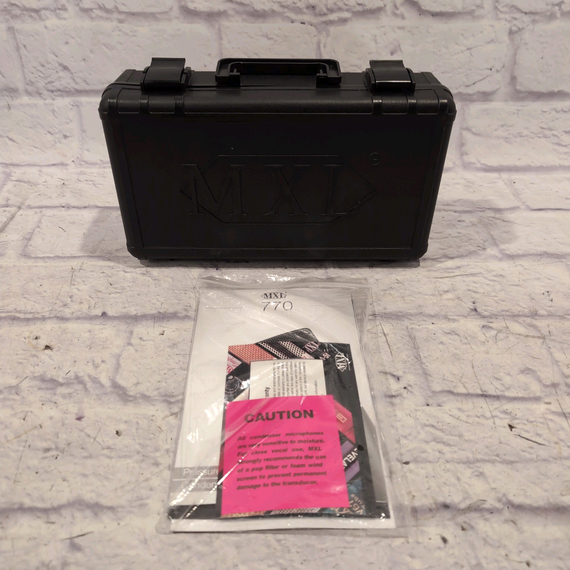 MXL 770 Small-Diaphragm Cardioid Condenser Vocal Microphone Black w/ Shockmount and Case