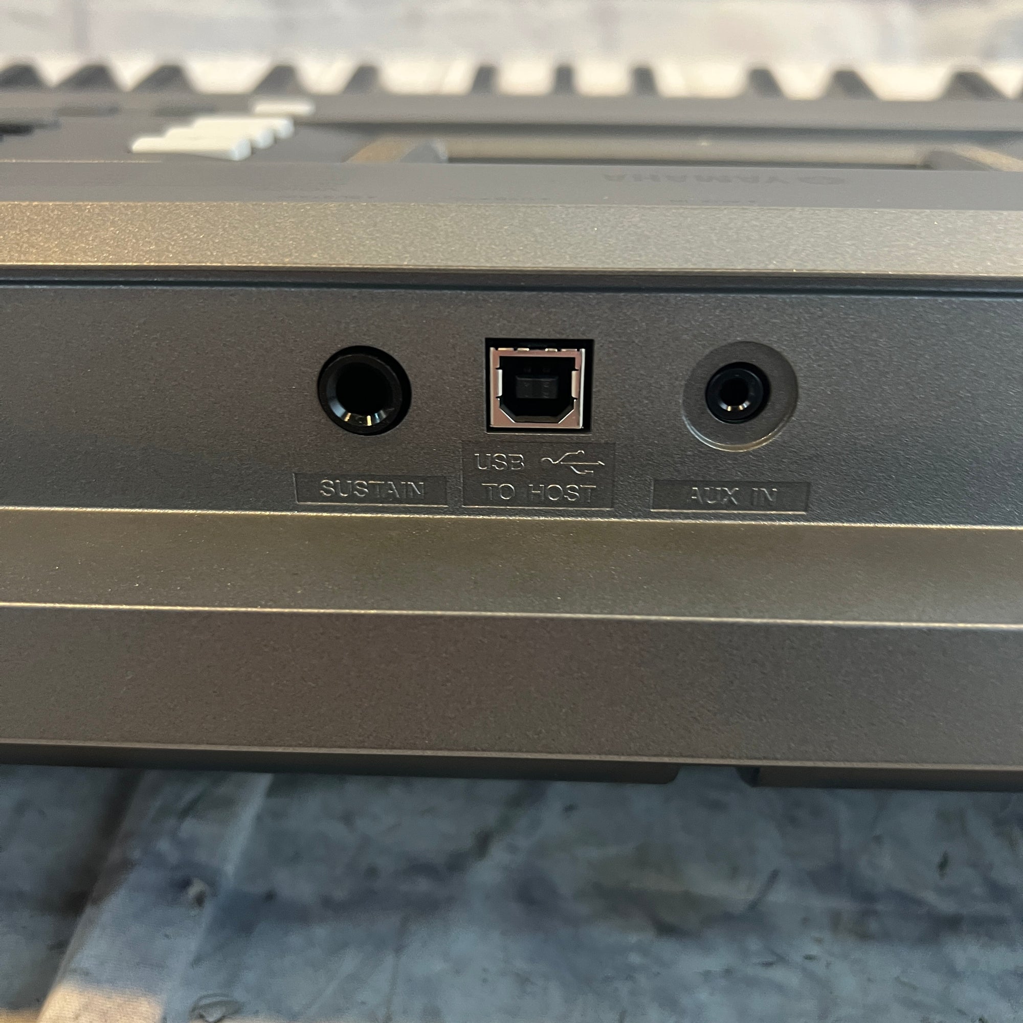 Yamaha PSR-E353 61-Key Electronic Keyboard