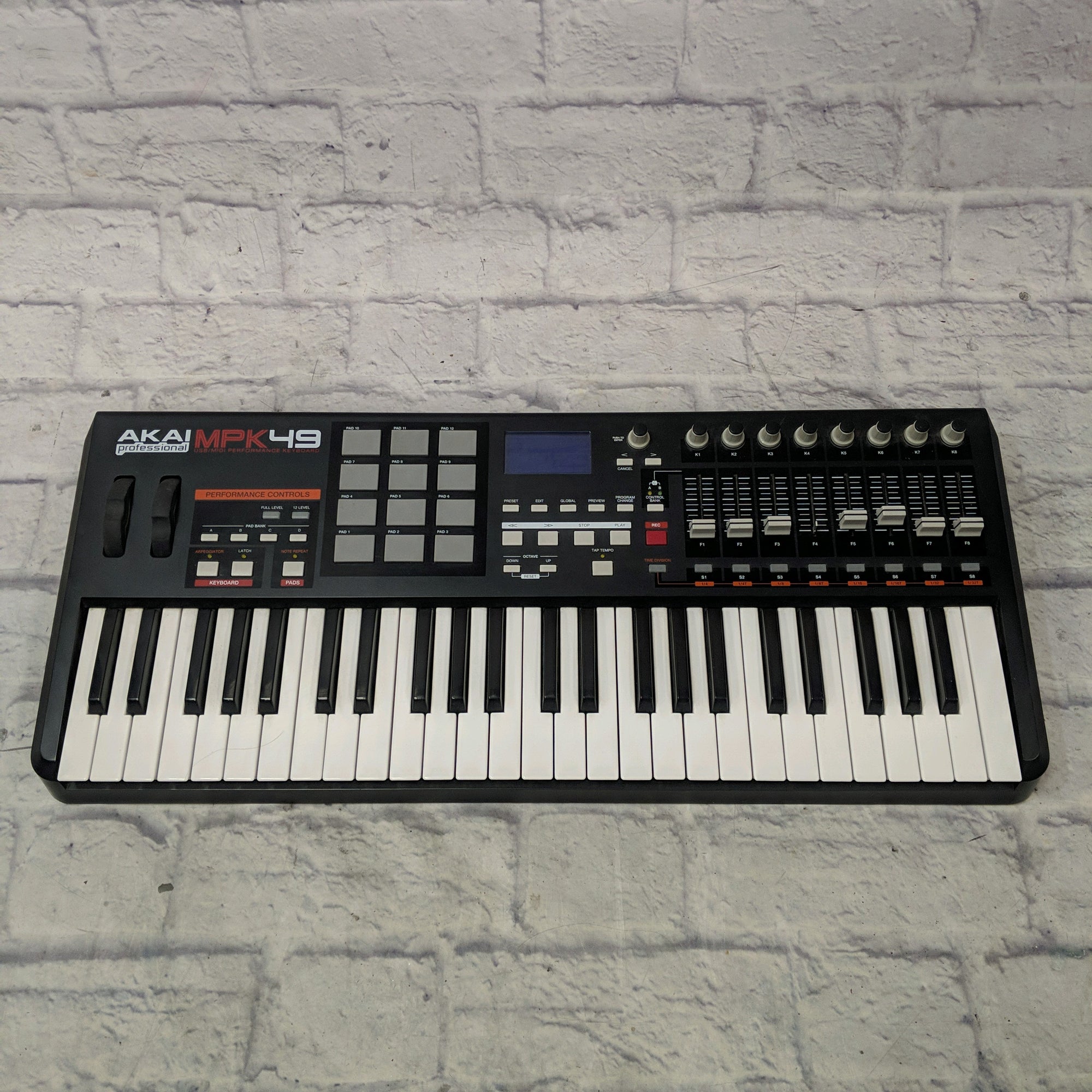 AKAI MPK49 キーボード　MIDIキーボード　パッド　サンプラー AKAI MPK49 キーボード MIDIキーボード パッド サンプラー