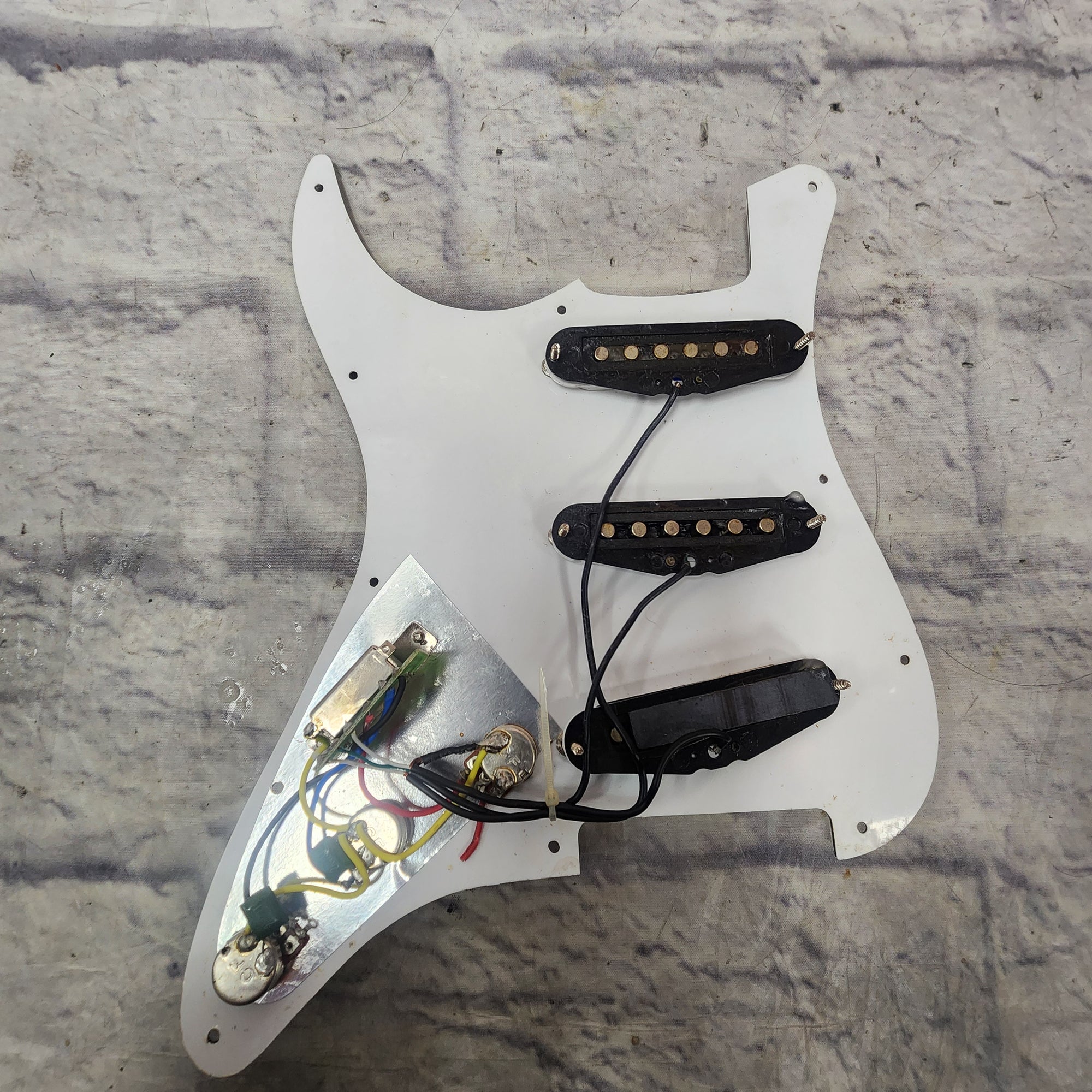 Unknown Loaded Strat Pickguard SSS
