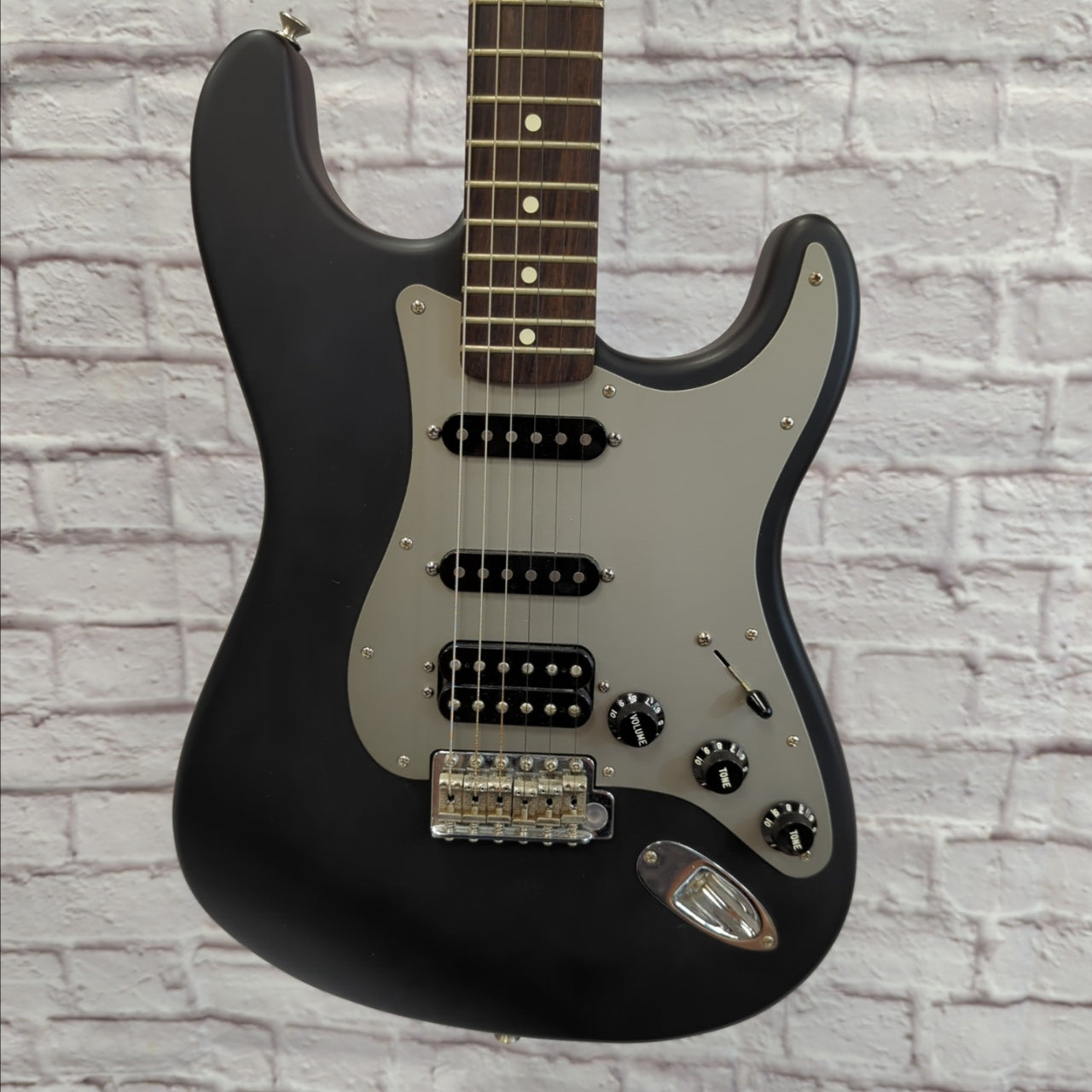 Fender FSR Flat Black Fat Strat HSS Deluxe Series Stratocaster Electric Guitar 2002 MIM