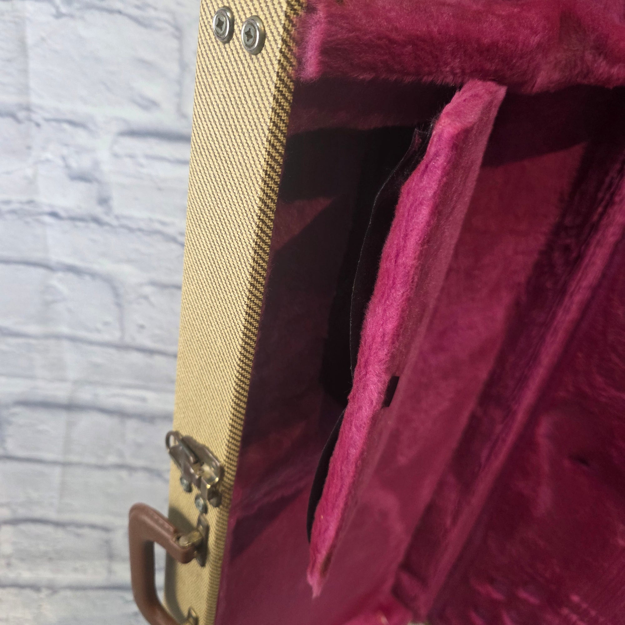 Washburn Brown Hard Case - Pink Interior Hard Case
