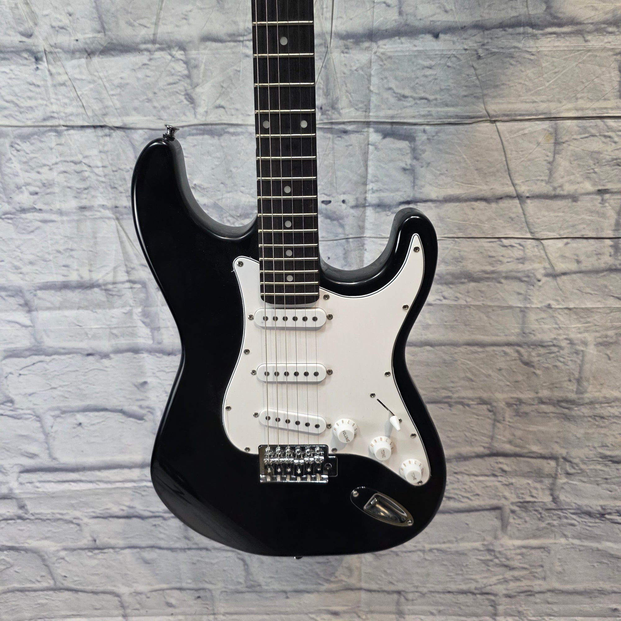Ammoon Strat Style Electric Guitar w/ gig bag - Black