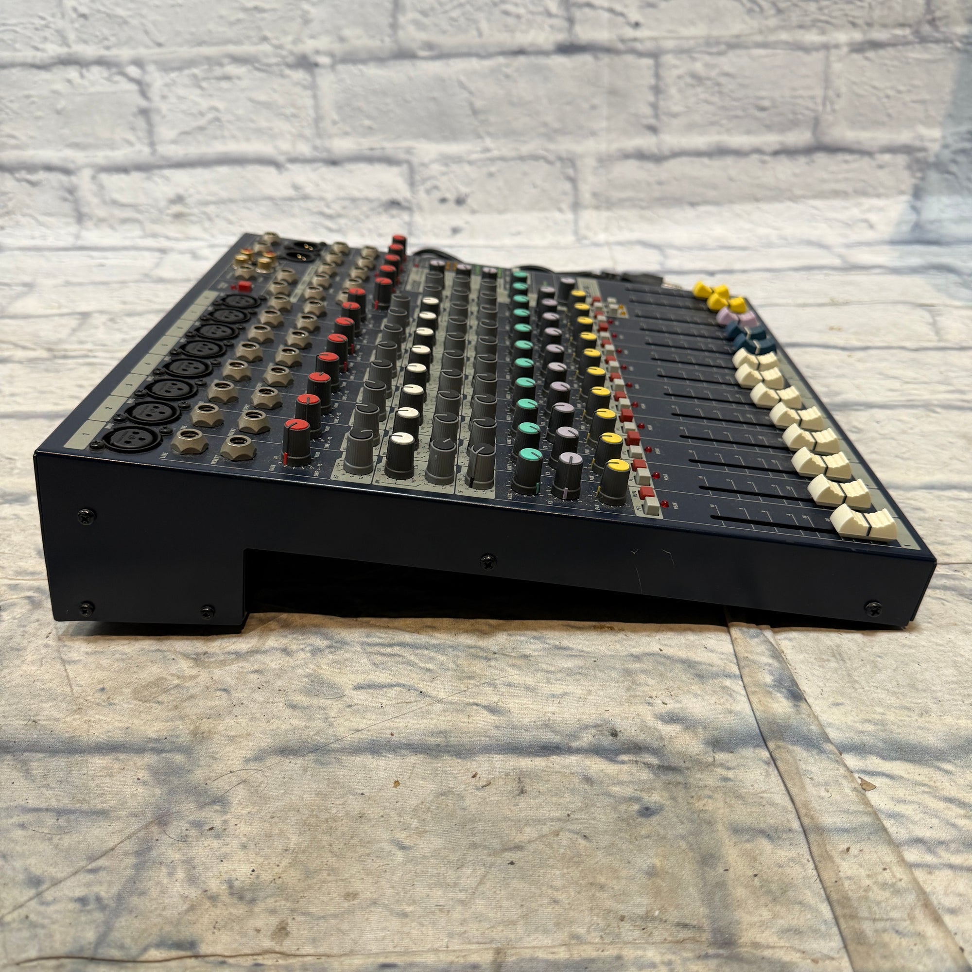 Soundcraft EFX 8 Mixer
