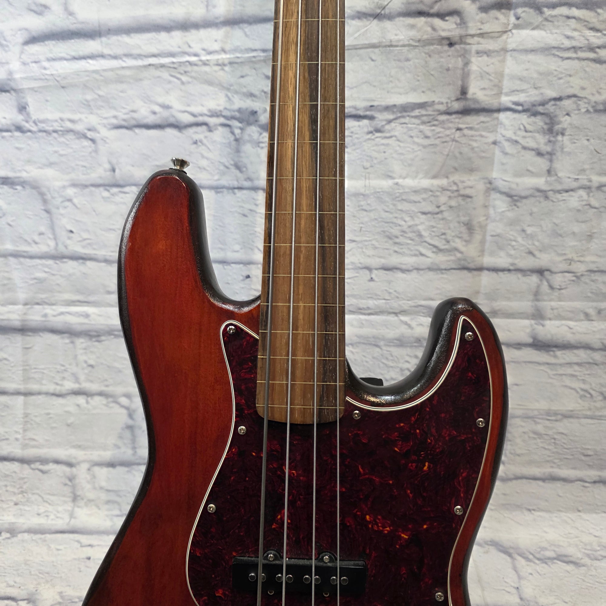 Squier 2019 Classic Vibe 60s Fretless Jazz Bass - Refinished 4 String Bass Guitar