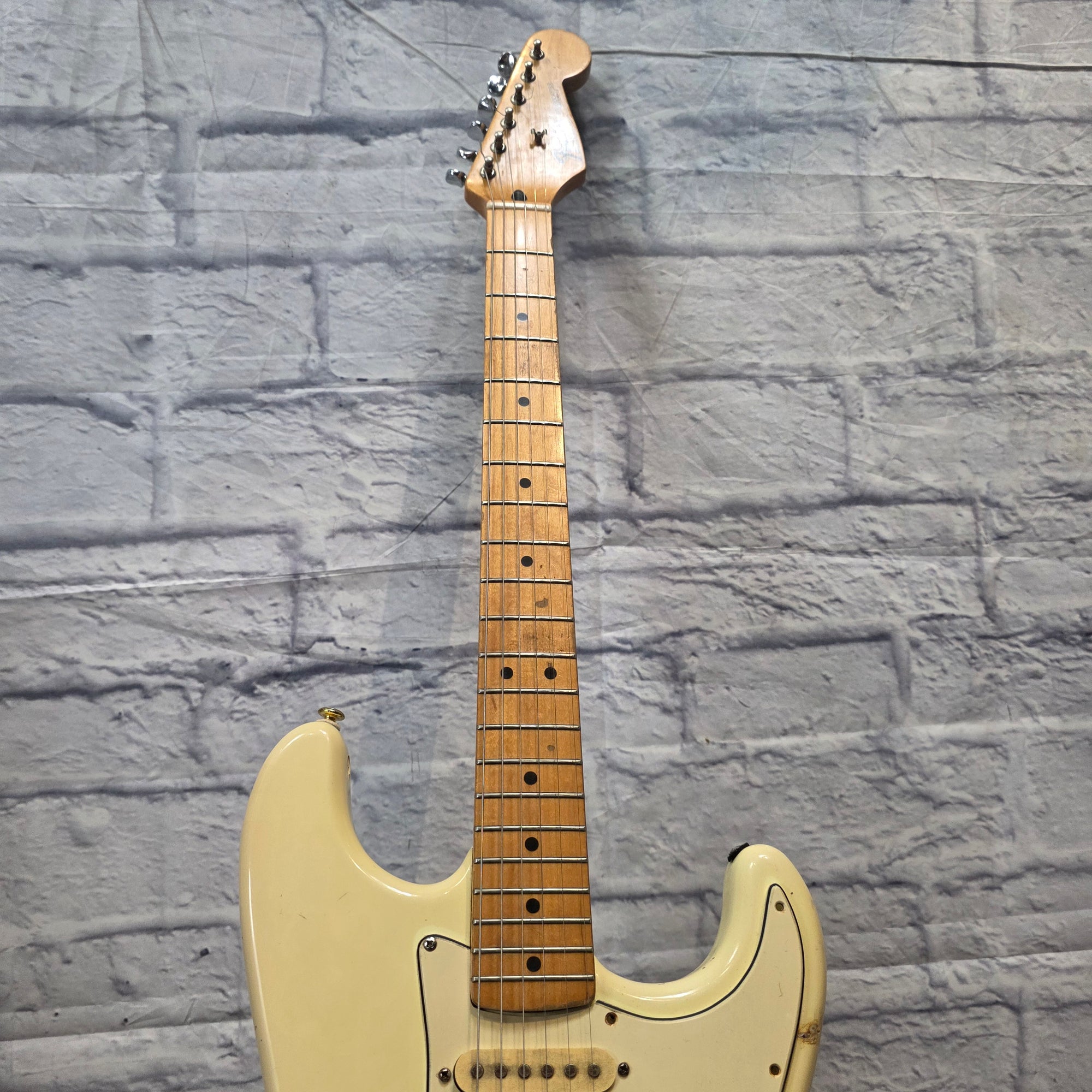 Fender  Traditional Stratocaster (1996-1998) Hybrid Electric Guitar