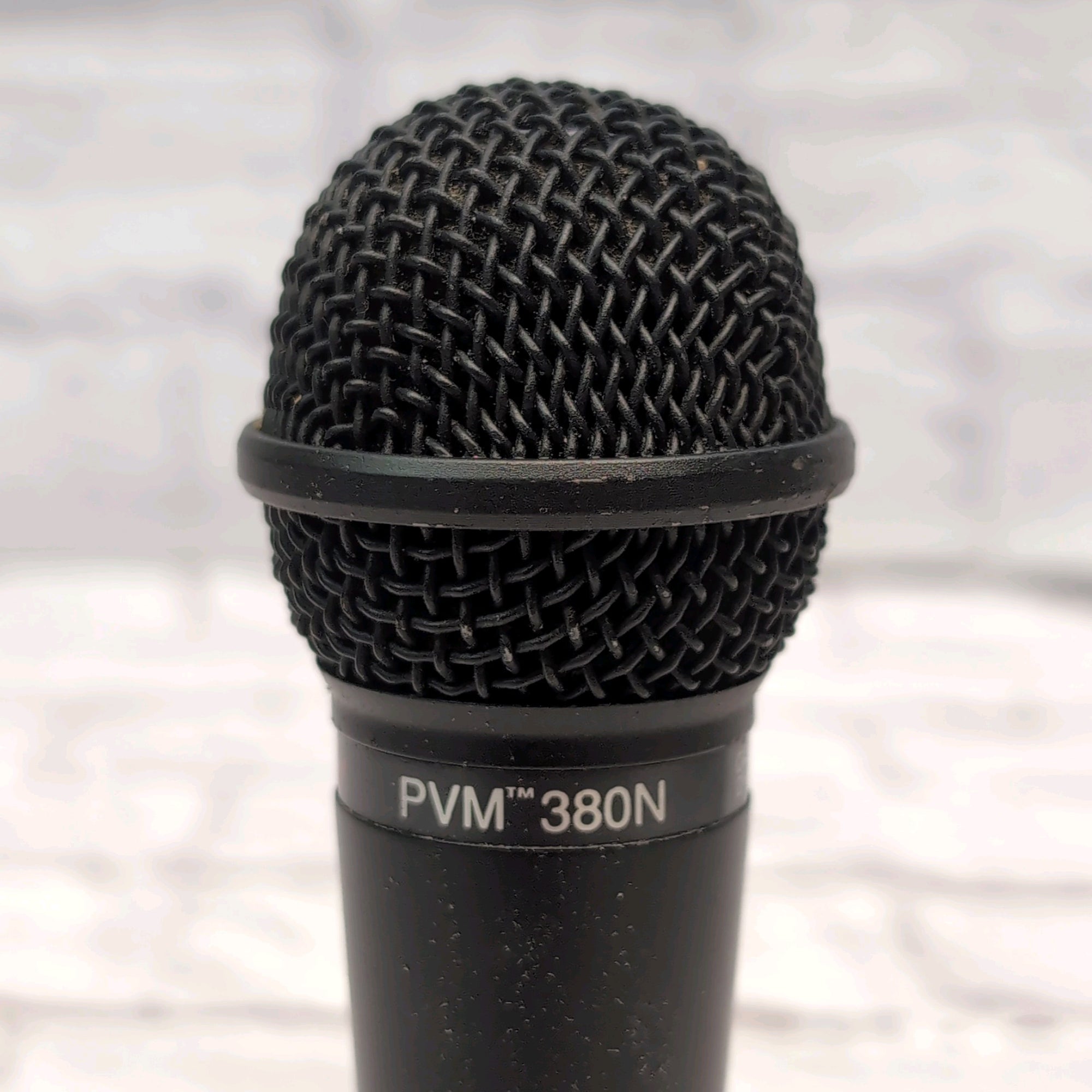 Peavey PVM380 Cardioid Dynamic Vocal Mic w/ Case