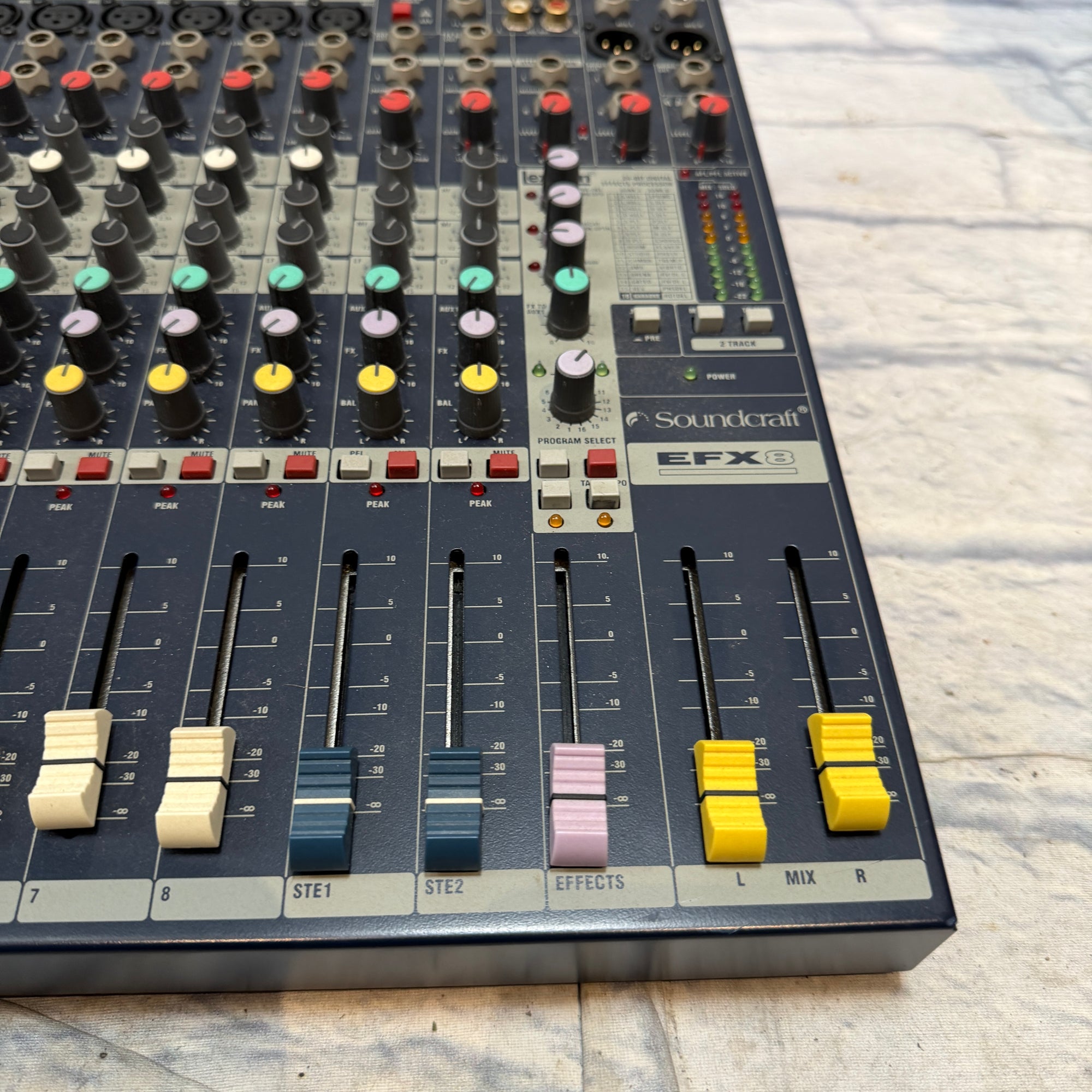 Soundcraft EFX 8 Mixer