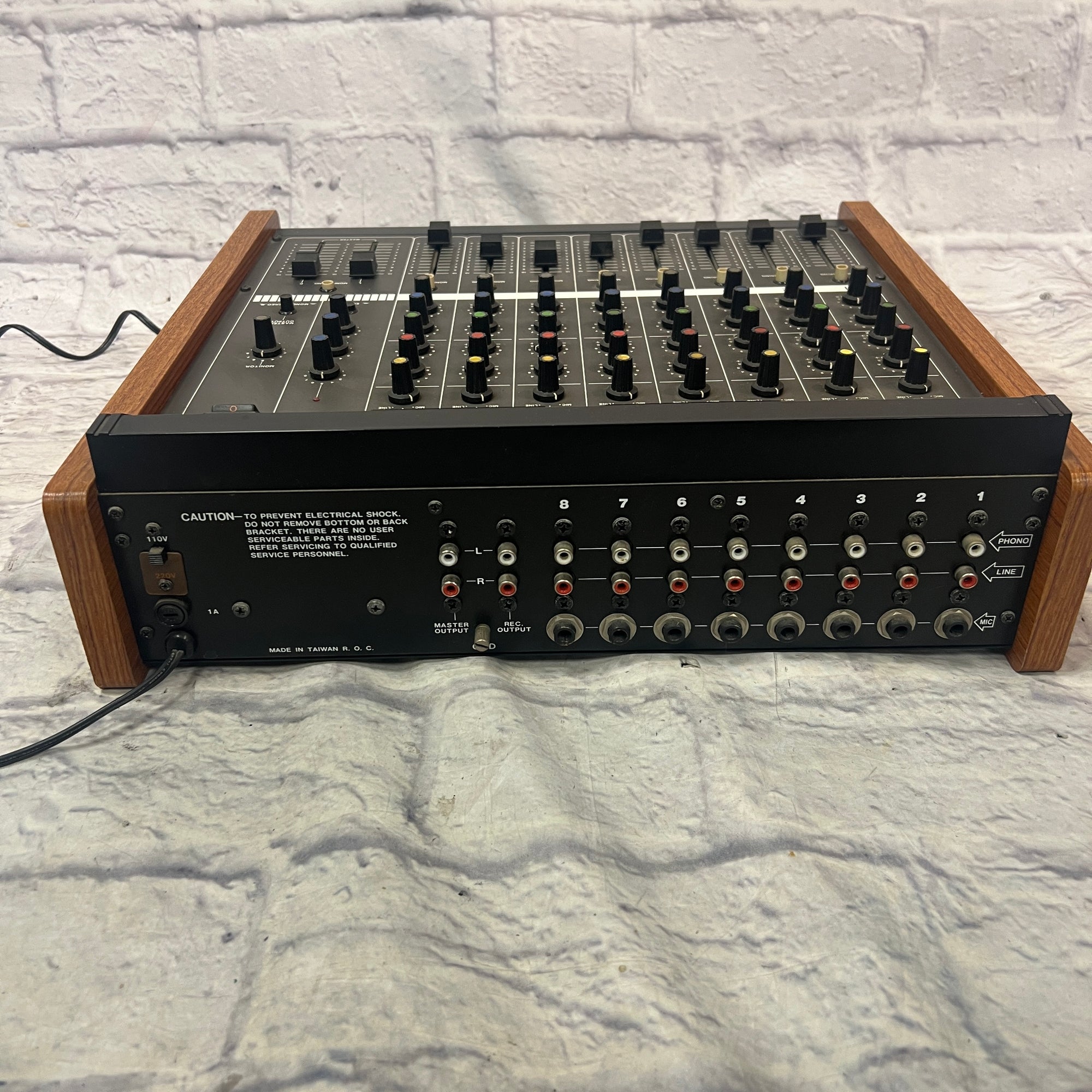 Gemini MX-881 Wood Panel Mixer - Evolution Music