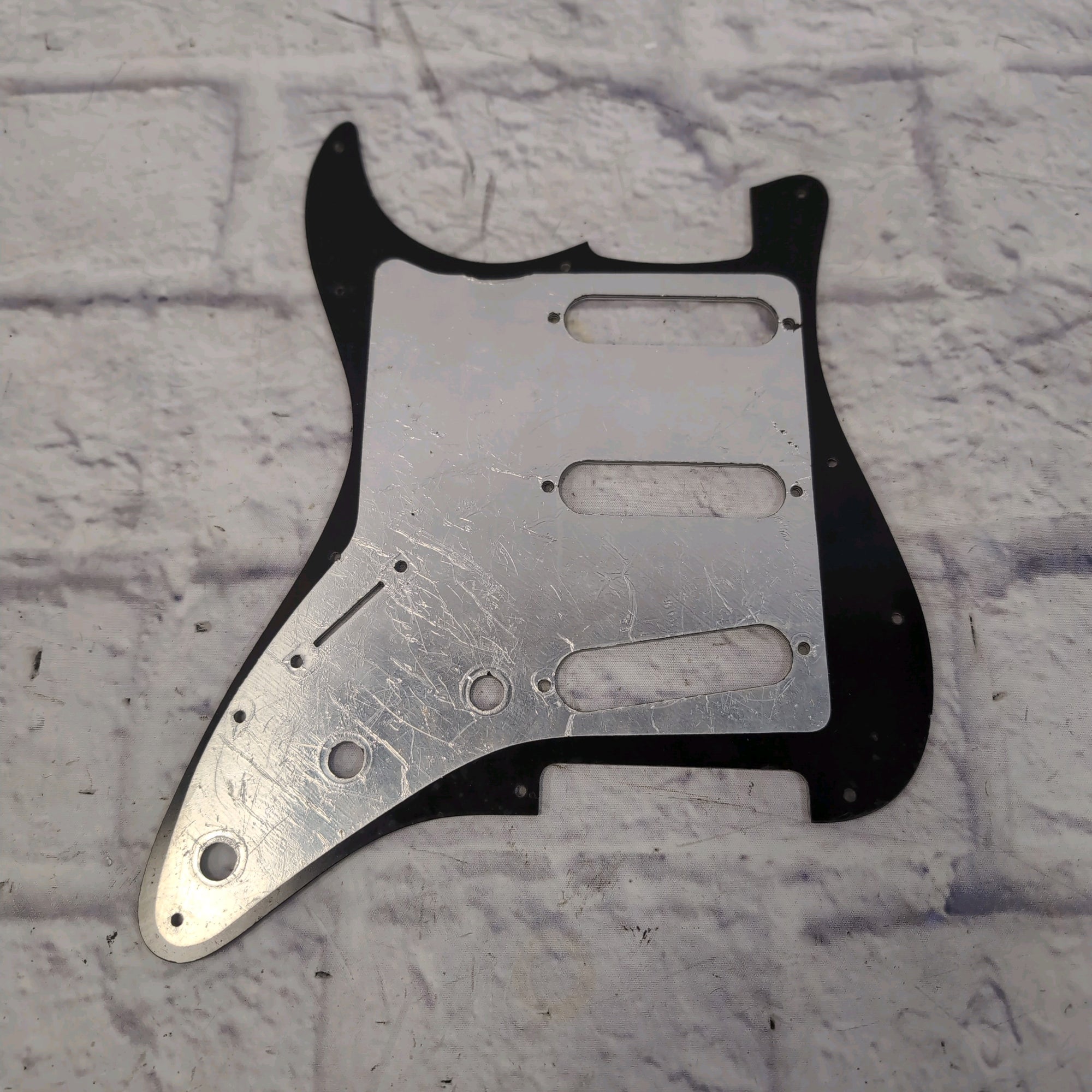 Unknown Strat Pickguard White Pearl