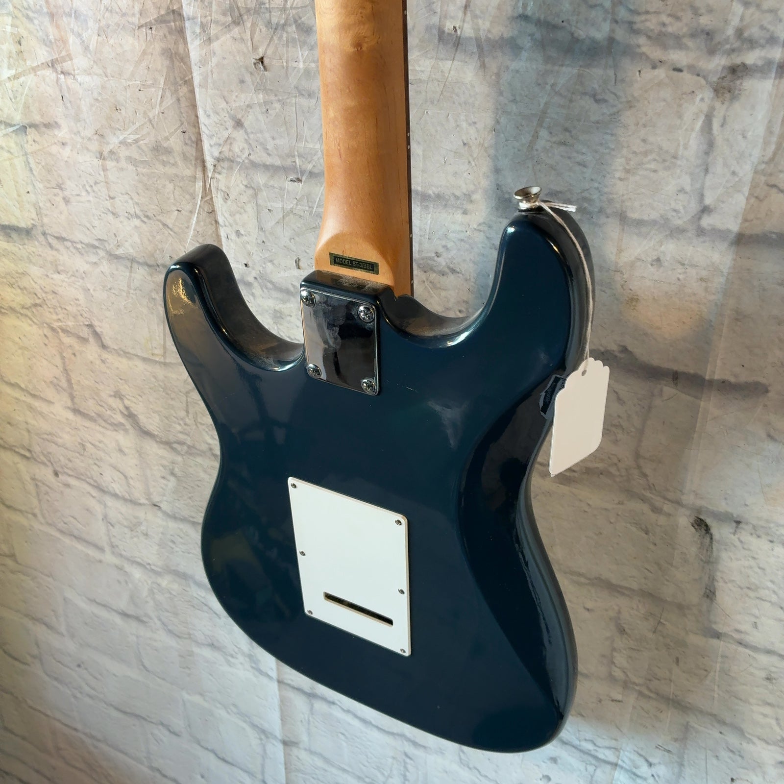 Rogue ST-3 Electric Guitar