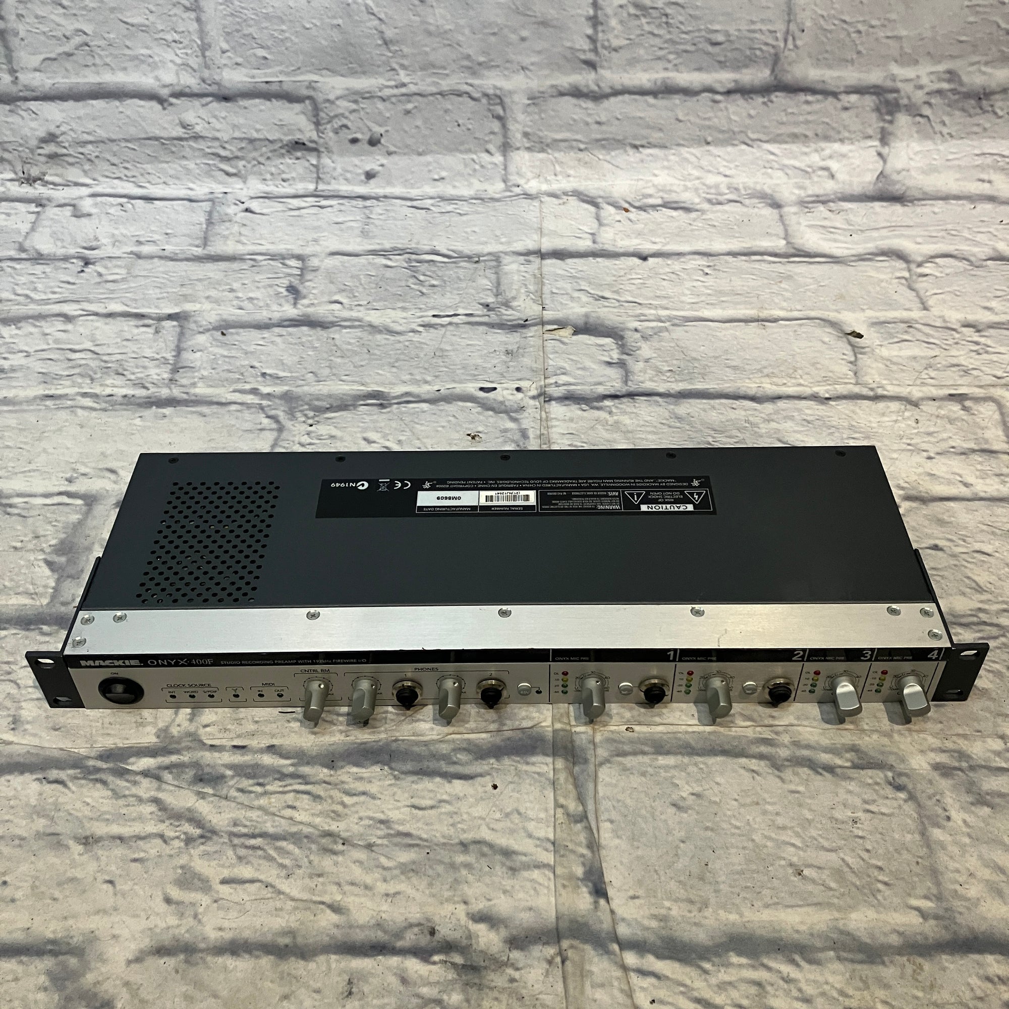 Mackie ONYX 400F Recording Preamp  Rack Patchbay