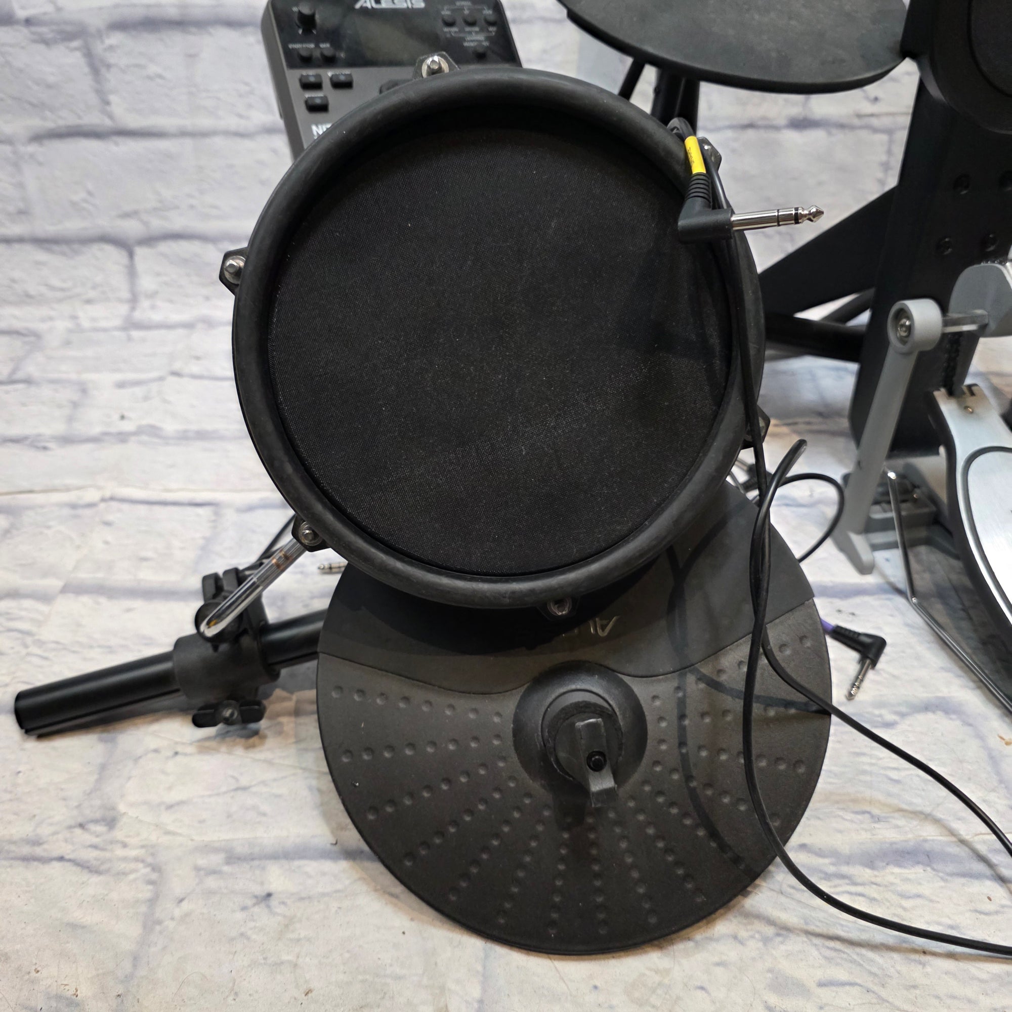 Alesis Nitro Mesh Kit Electronic Drum Set 2010s - Black Electric Drum Kit