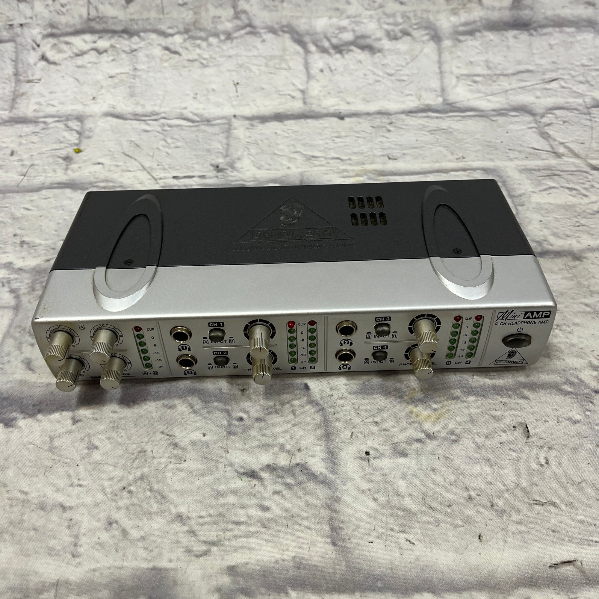 Behringer Amp800 Headphone Amp