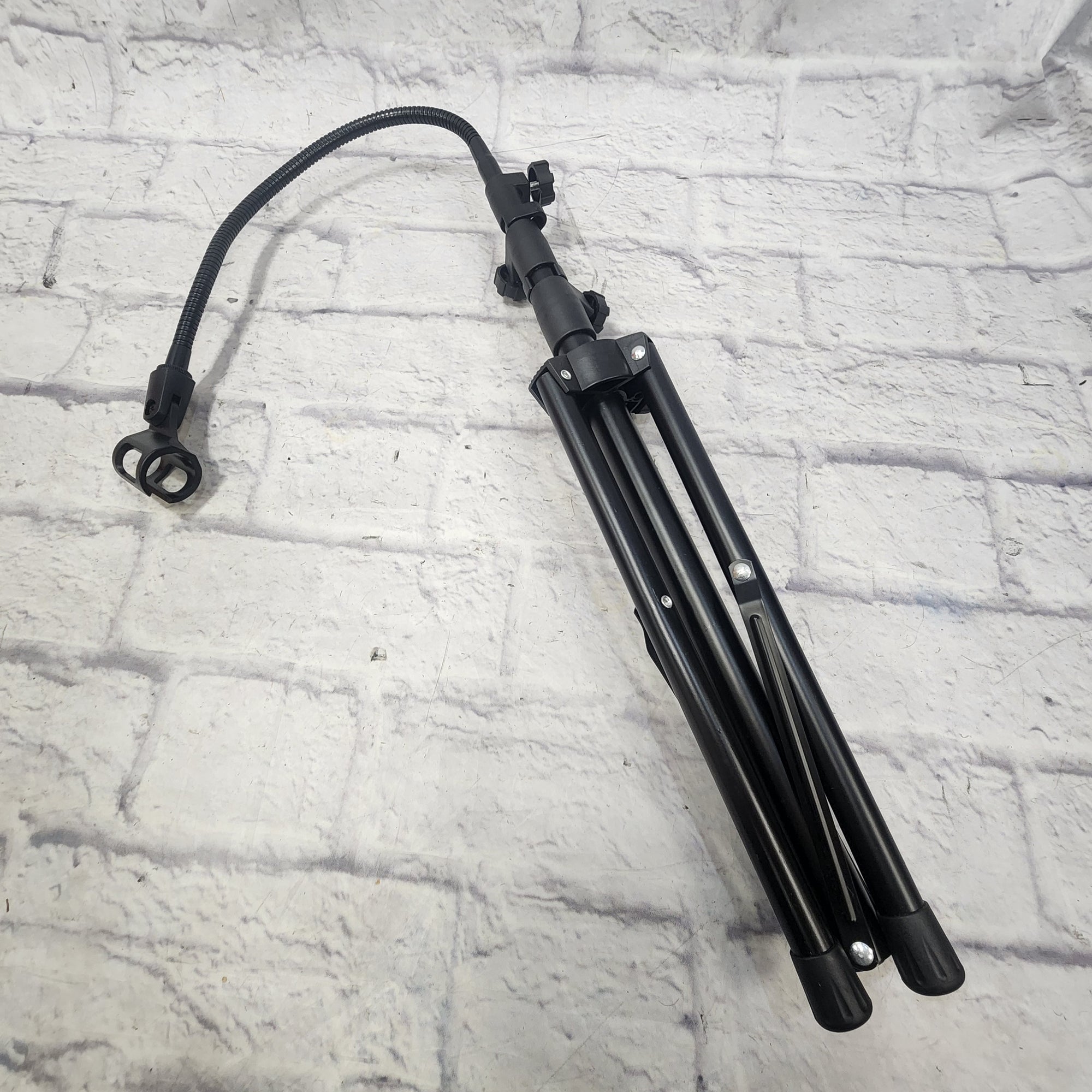 Unknown Gooseneck Microphone Stand with Tripod Base