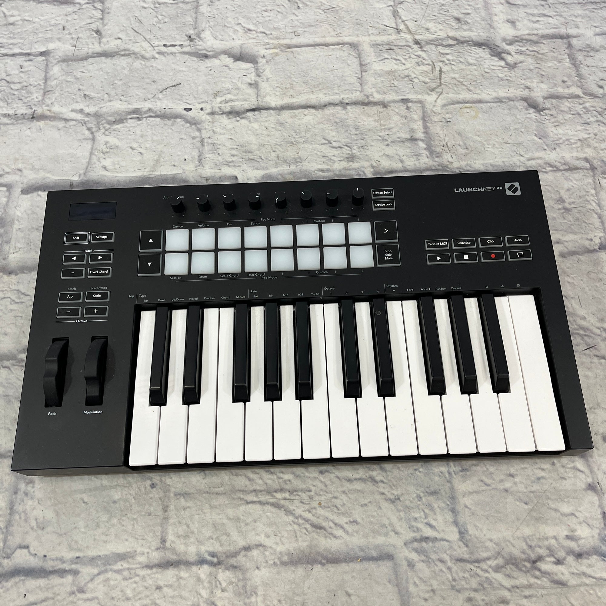 Novation Launchkey 25 mk3 Controller