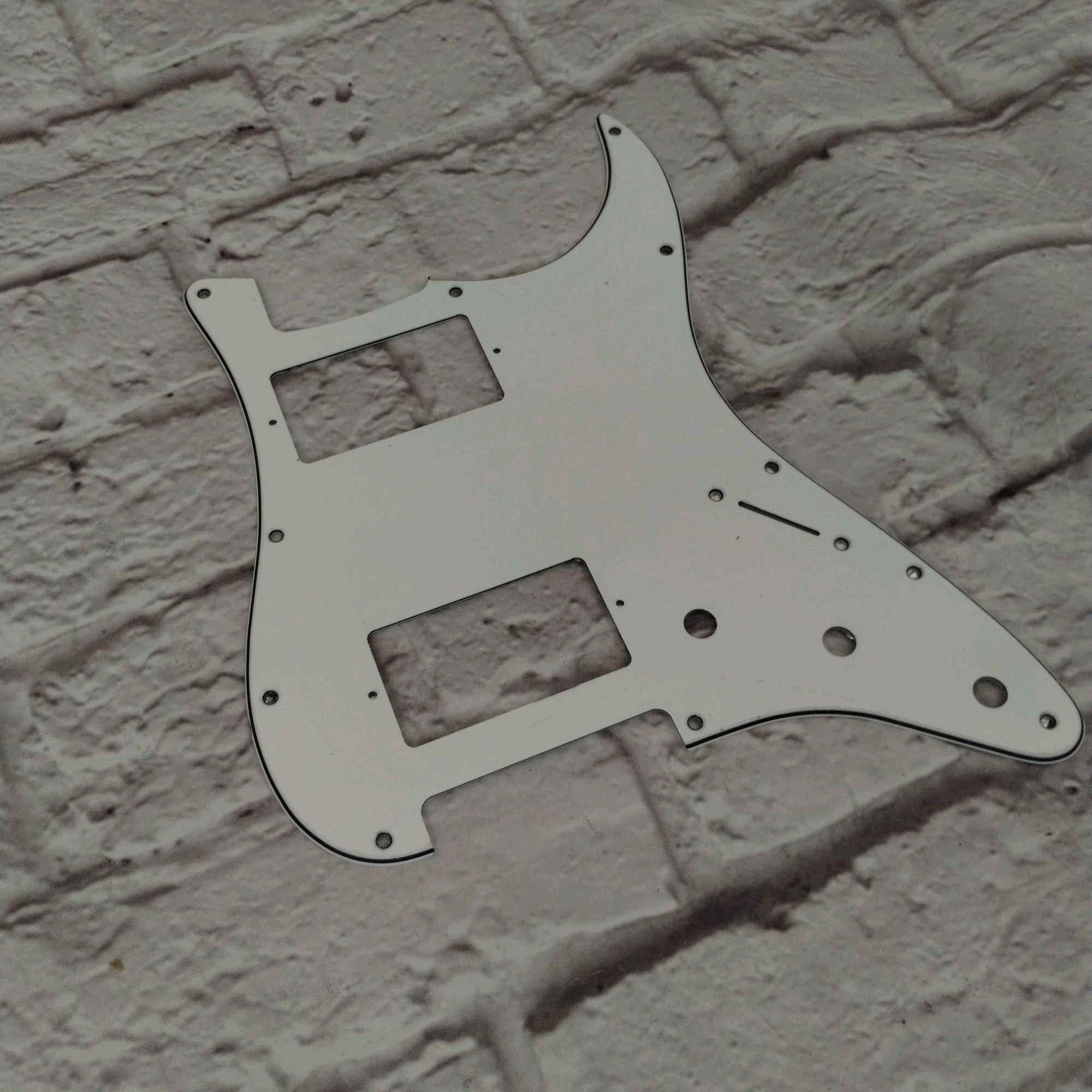 Musiclily White HH Strat Pickguard