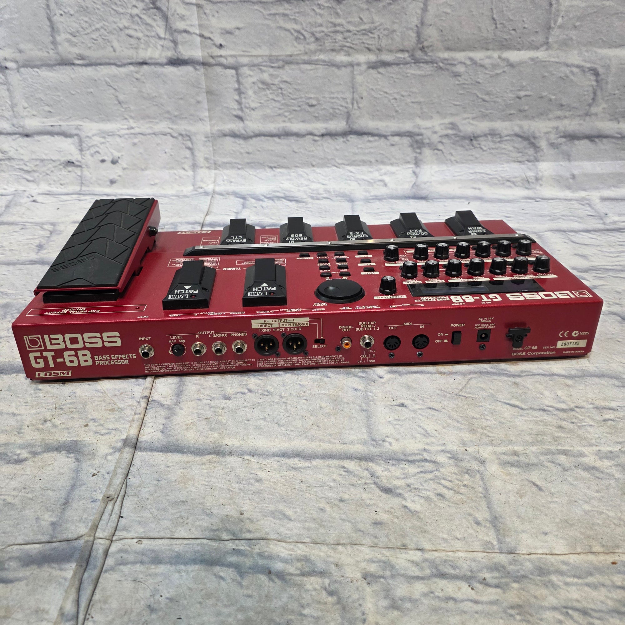 Boss GT-6B w/ Case Bass Multieffects Pedal