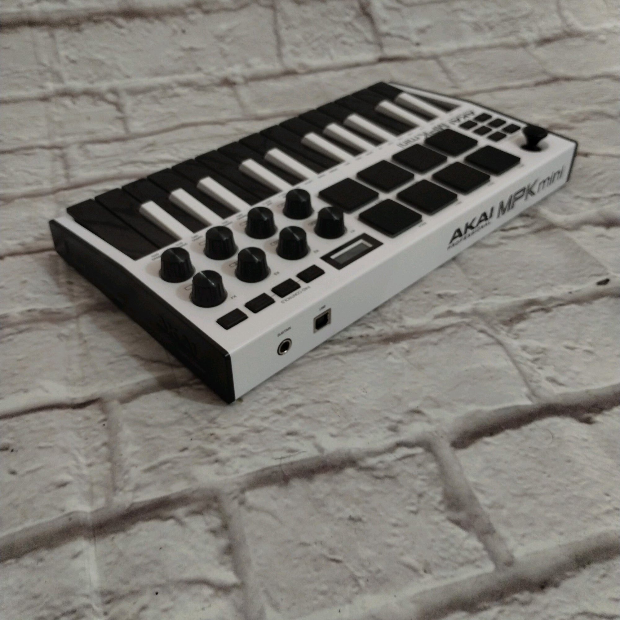 Akai MPK Mini Midi Controller