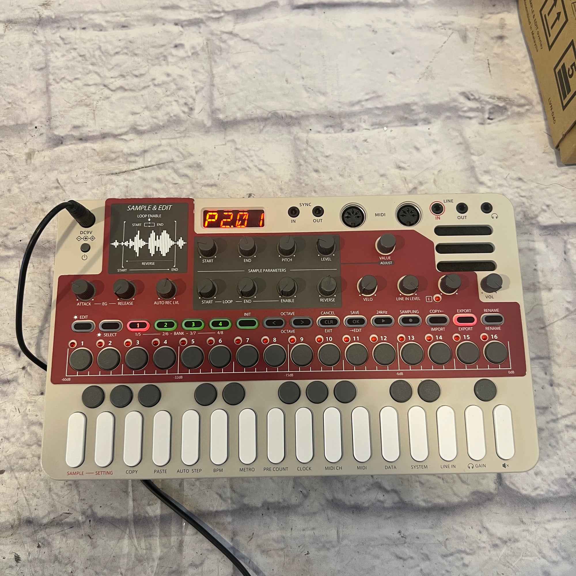 Sonicwave Liven Lofi-12 Sampling Groovebox