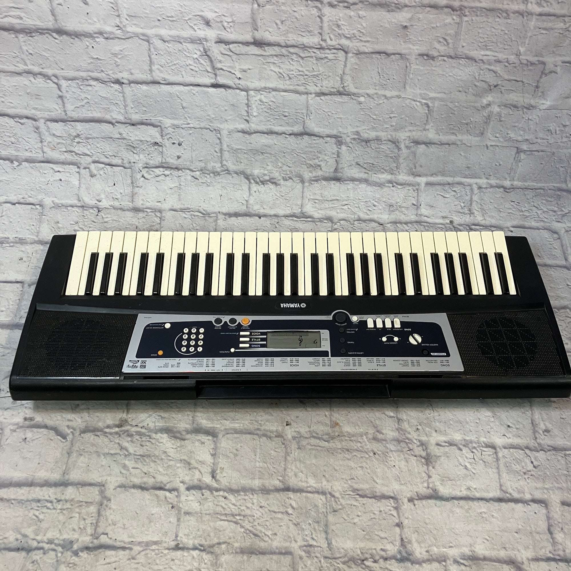 Yamaha Portatone YPT-210 Electronic Keyboard
