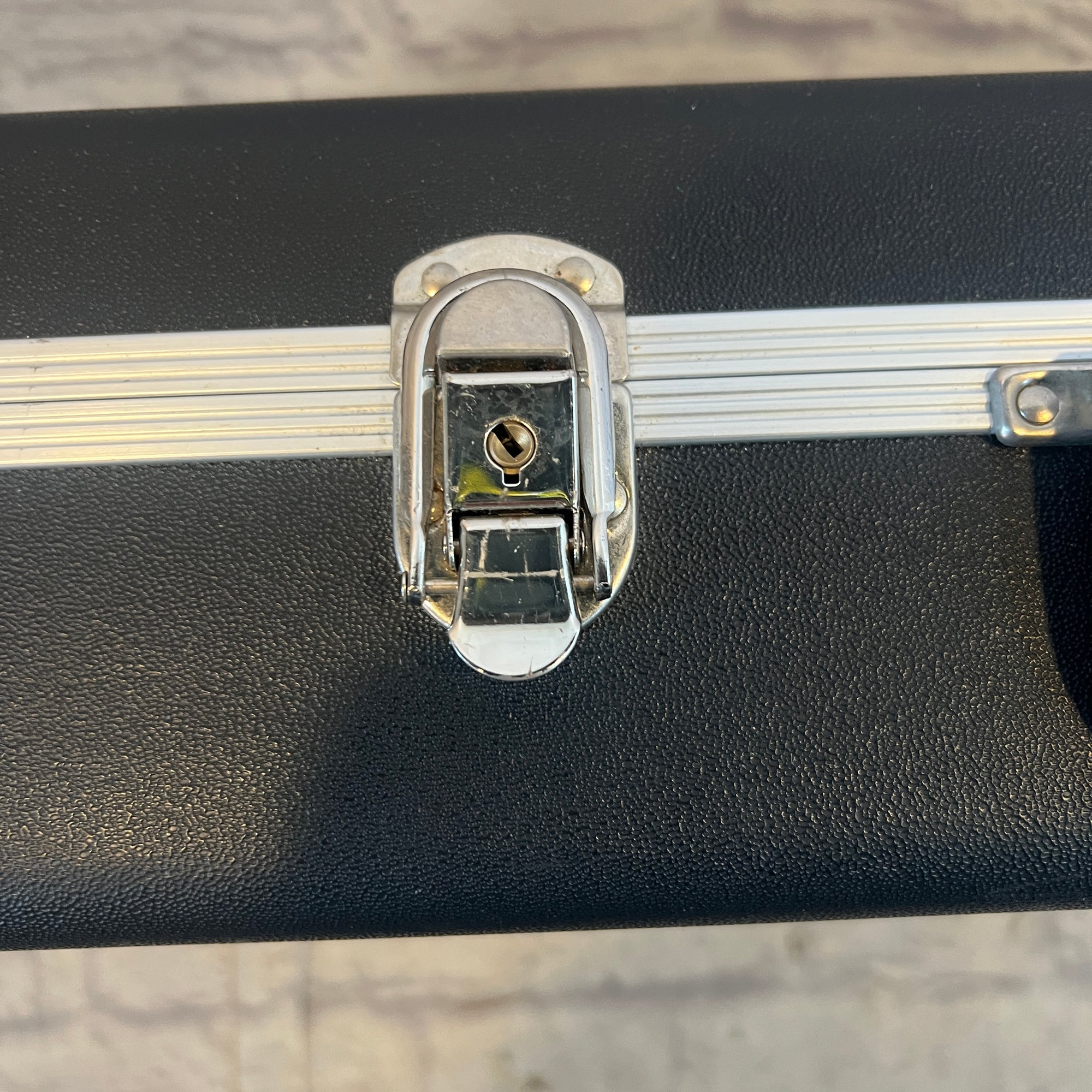 Road Runner Bass Hard Shell Case