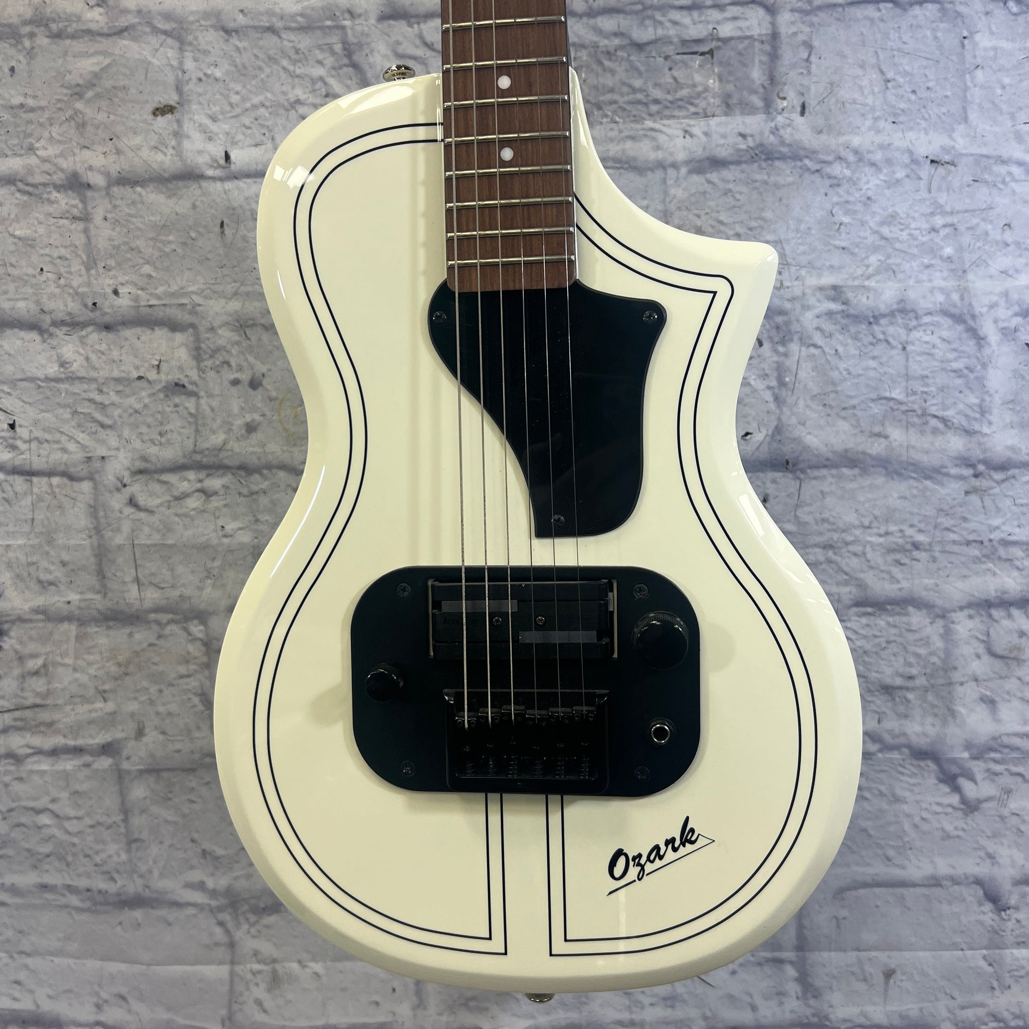 Supro Ozark 1261AW Limited Edition 200 Arctic White with Lace