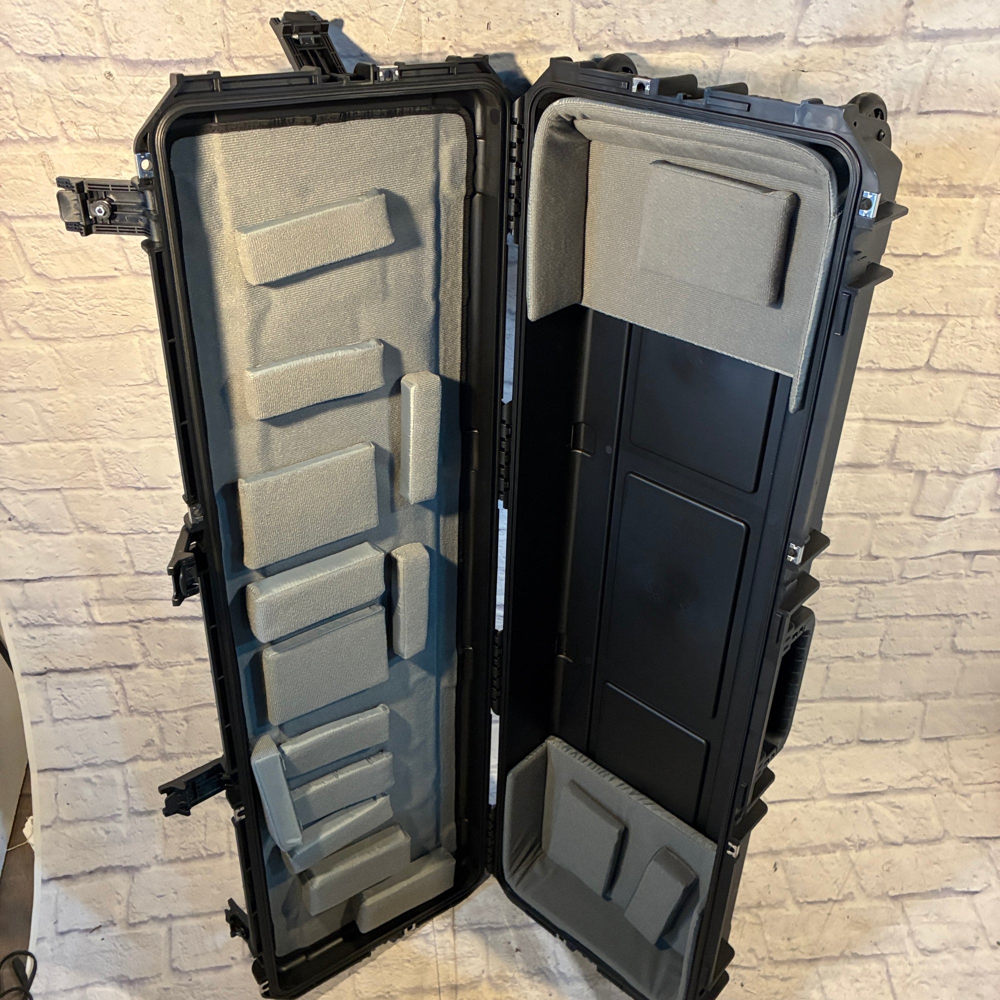 SKB I Series 76-Key Narow Keyboard Case with Wheels