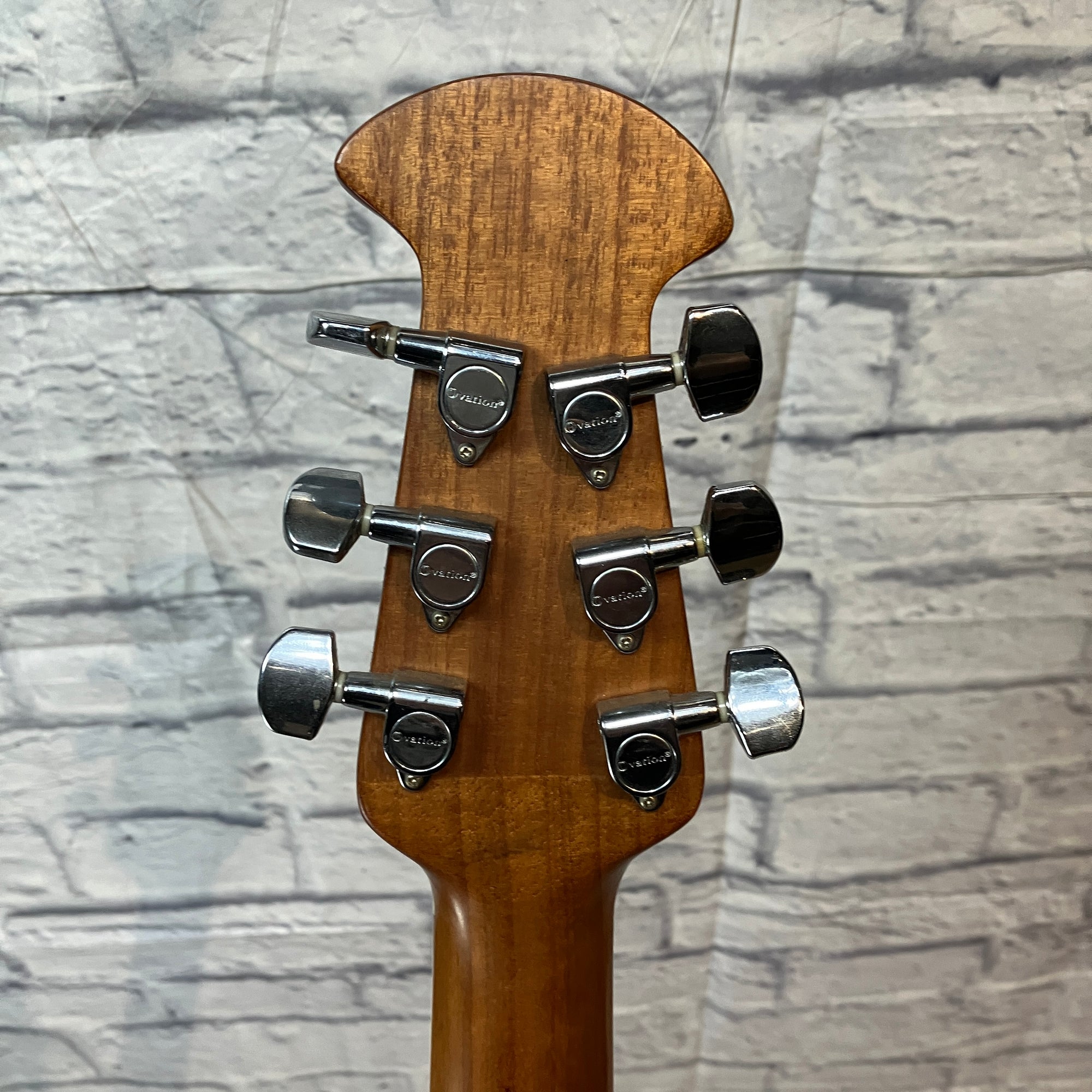 Ovation Celebrity CC057 Acoustic Guitar